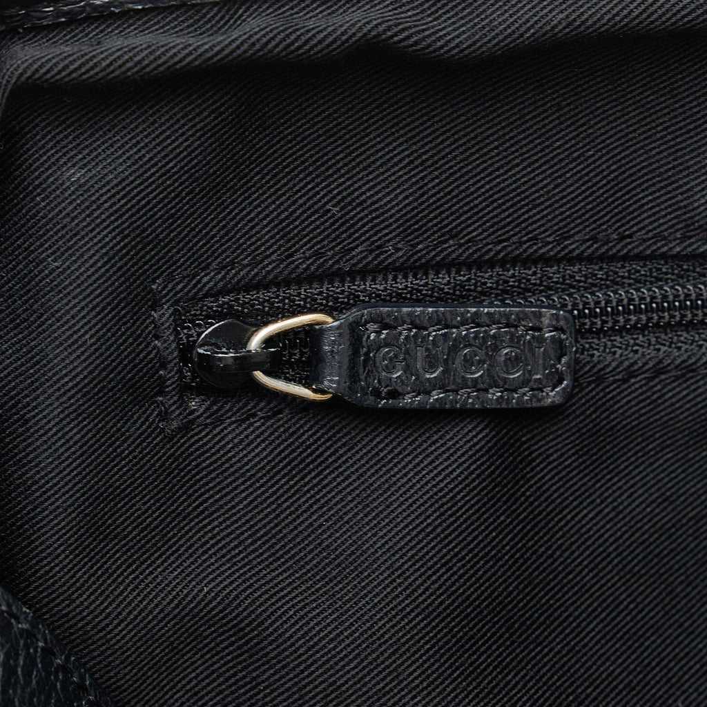 Gucci GG Canvas Pelham Shoulder Bag (SHG-DJMWdO)