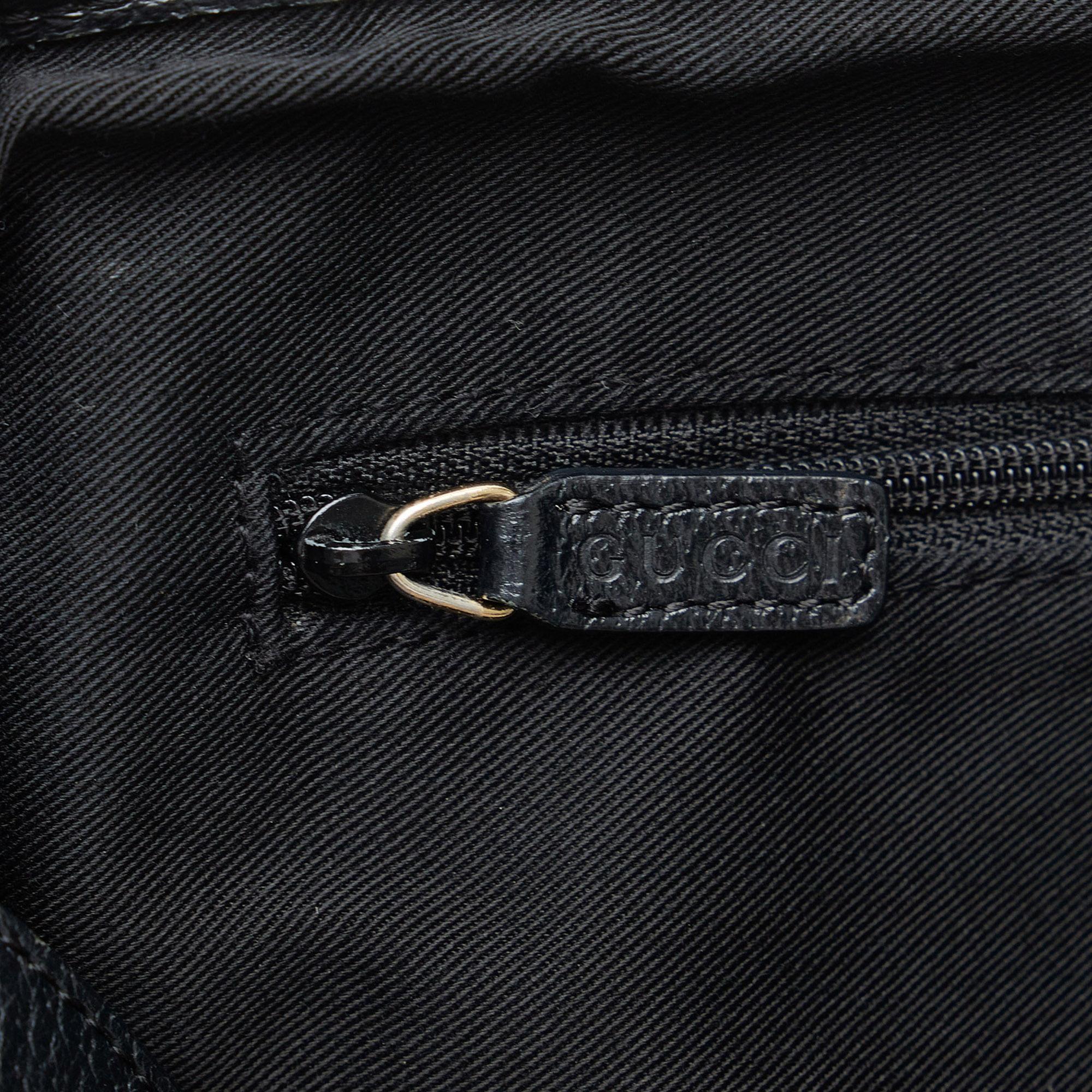 Gucci GG Canvas Pelham Shoulder Bag (SHG-DJMWdO)