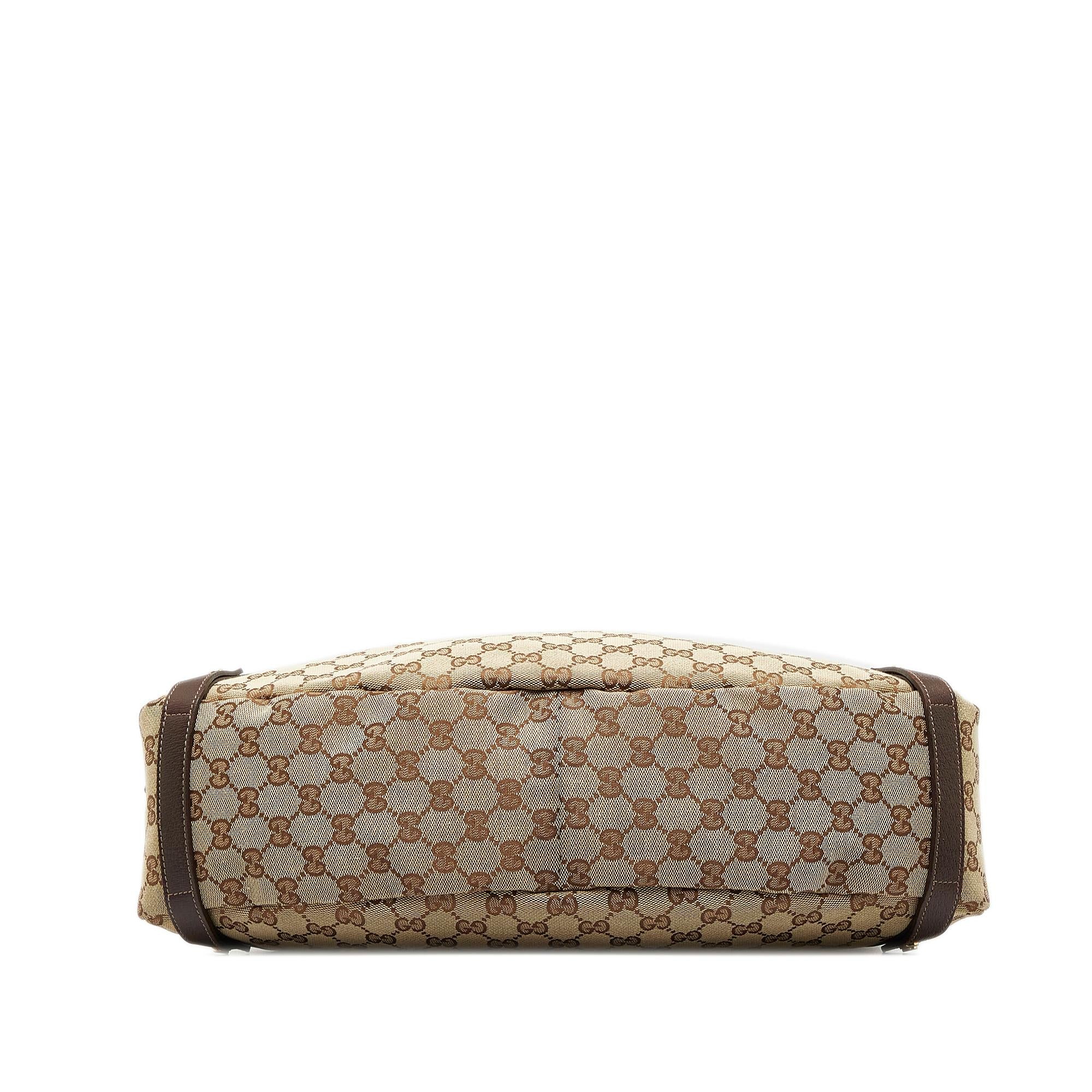 Gucci GG Canvas Pelham Shoulder Bag (SHG-qhGAWQ)