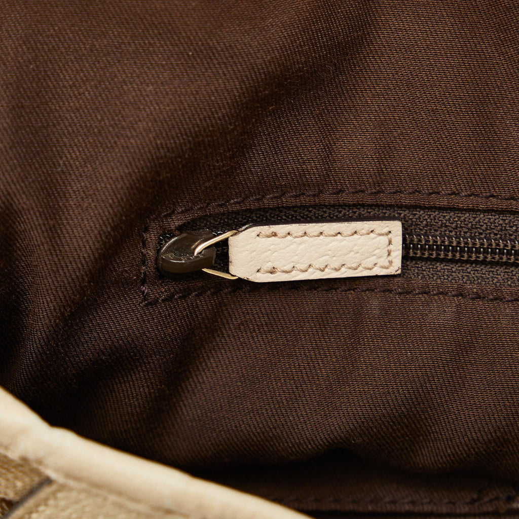 Gucci GG Canvas Pelham Shoulder Bag (SHG-JSlUEo)