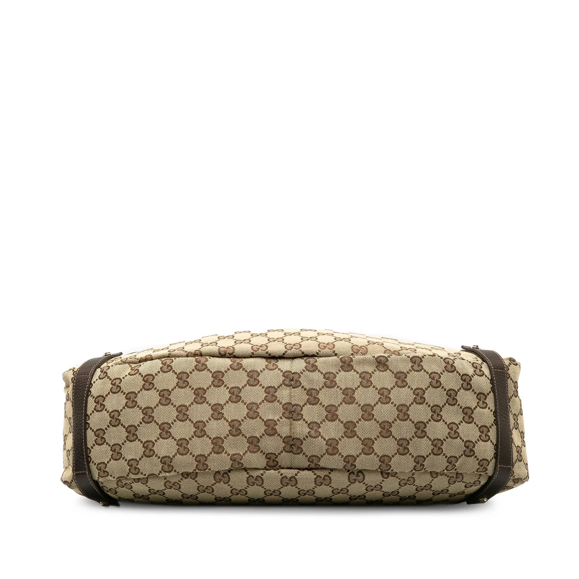 Gucci GG Canvas Pelham Shoulder Bag (SHG-QRUrdd)