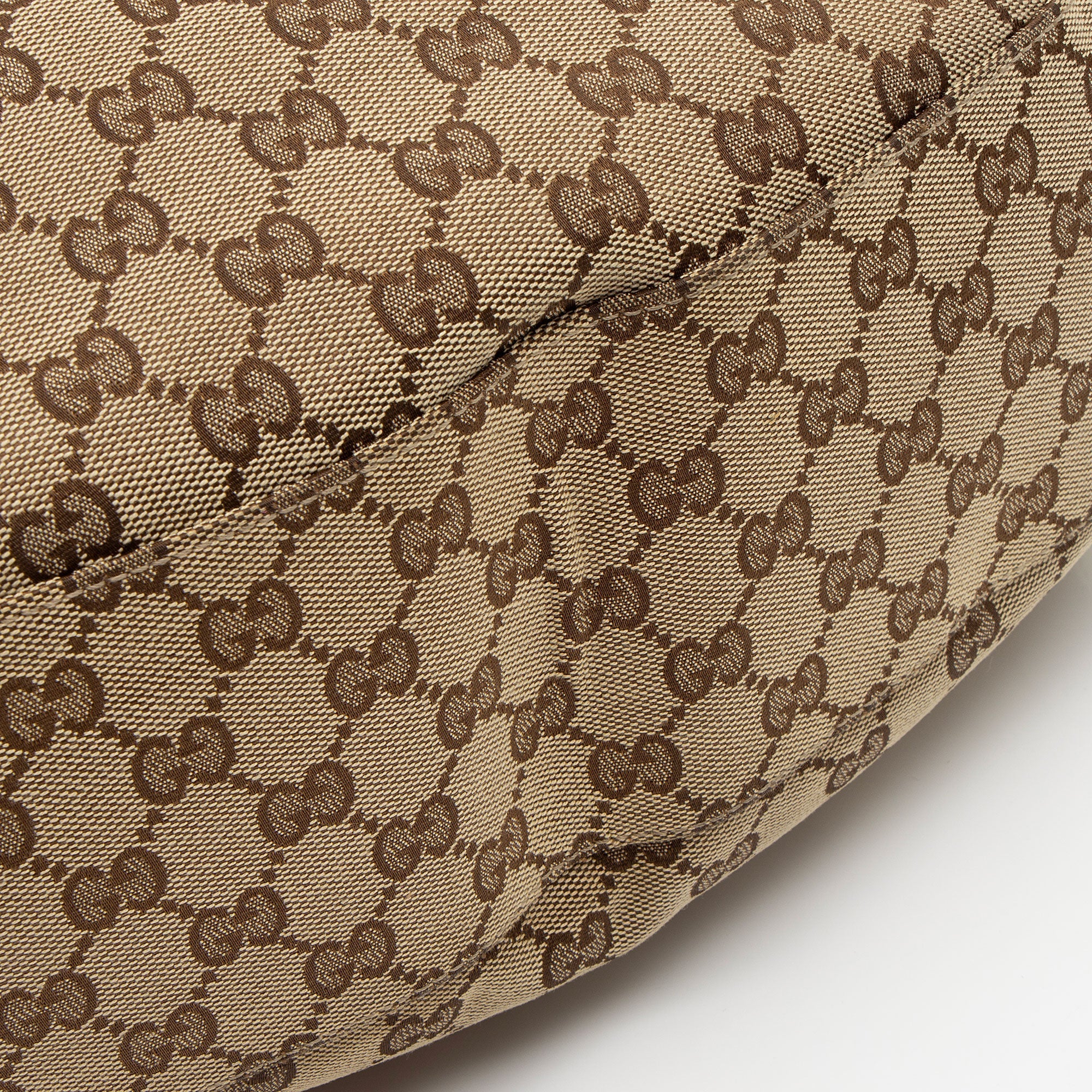 Gucci GG Canvas Pelham Small Shoulder Bag (SHF-ekffiS)