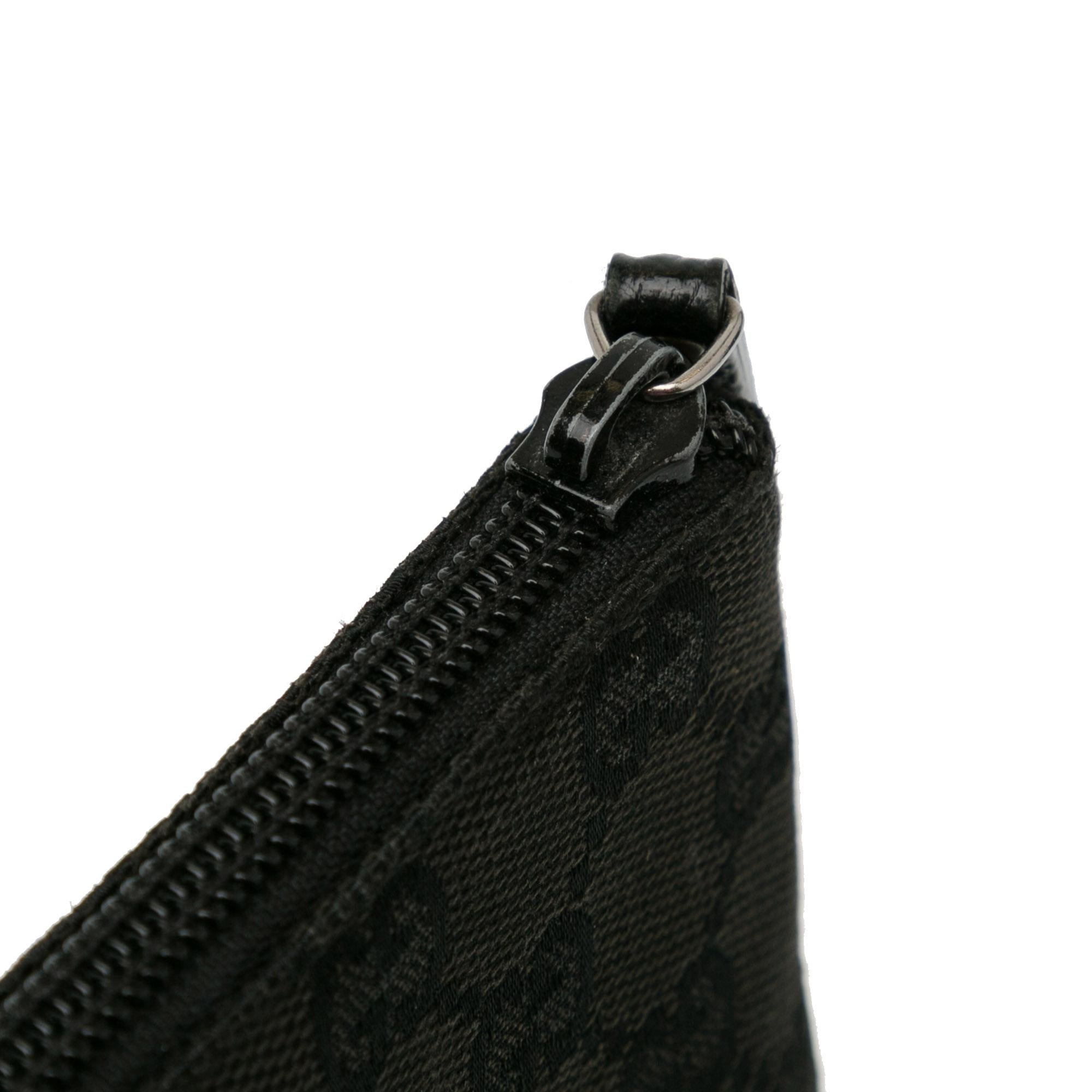 Gucci GG Canvas Pouch (SHG-bbTAUq)