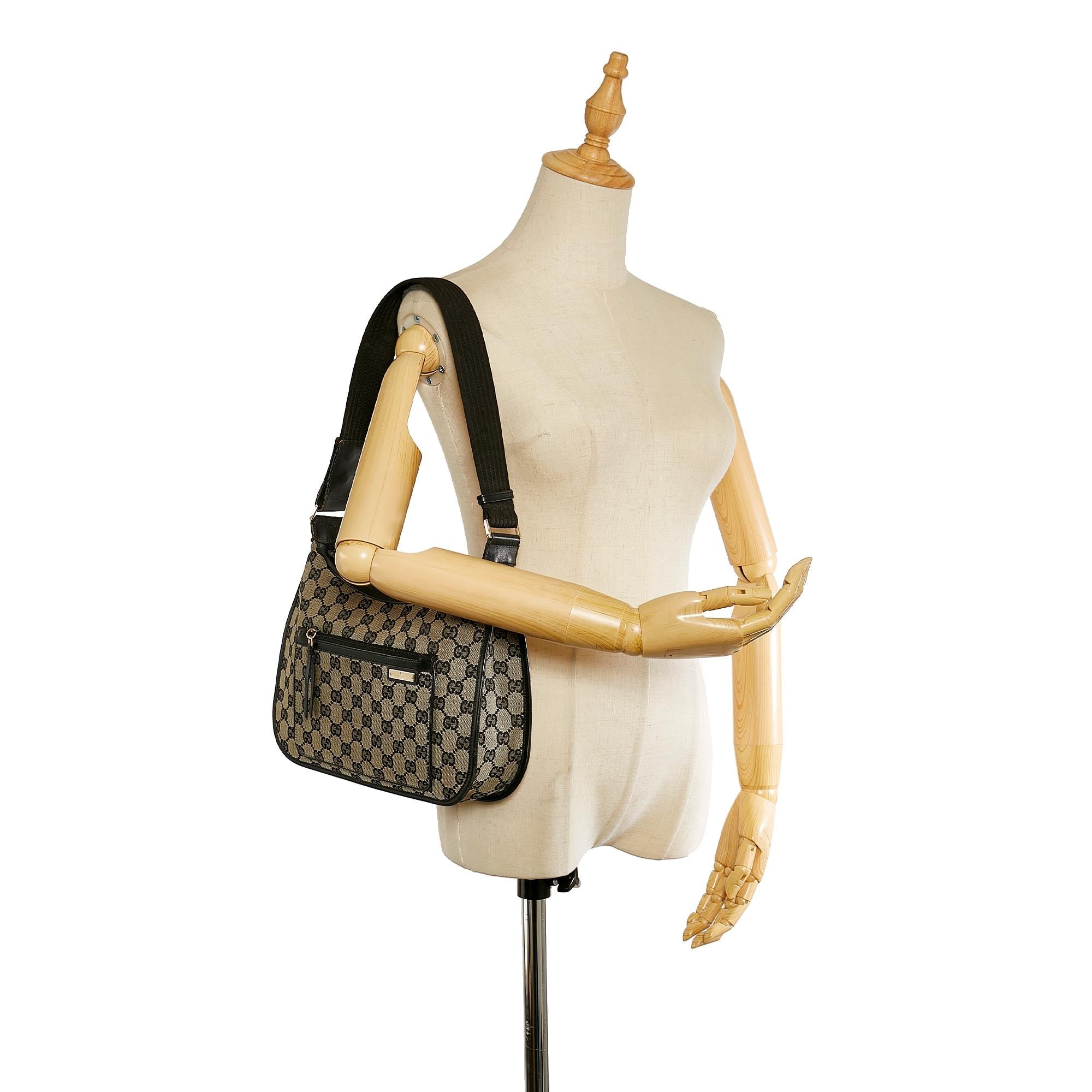 Gucci Gucci Canvas Shoulder Bag (SHG-26586)