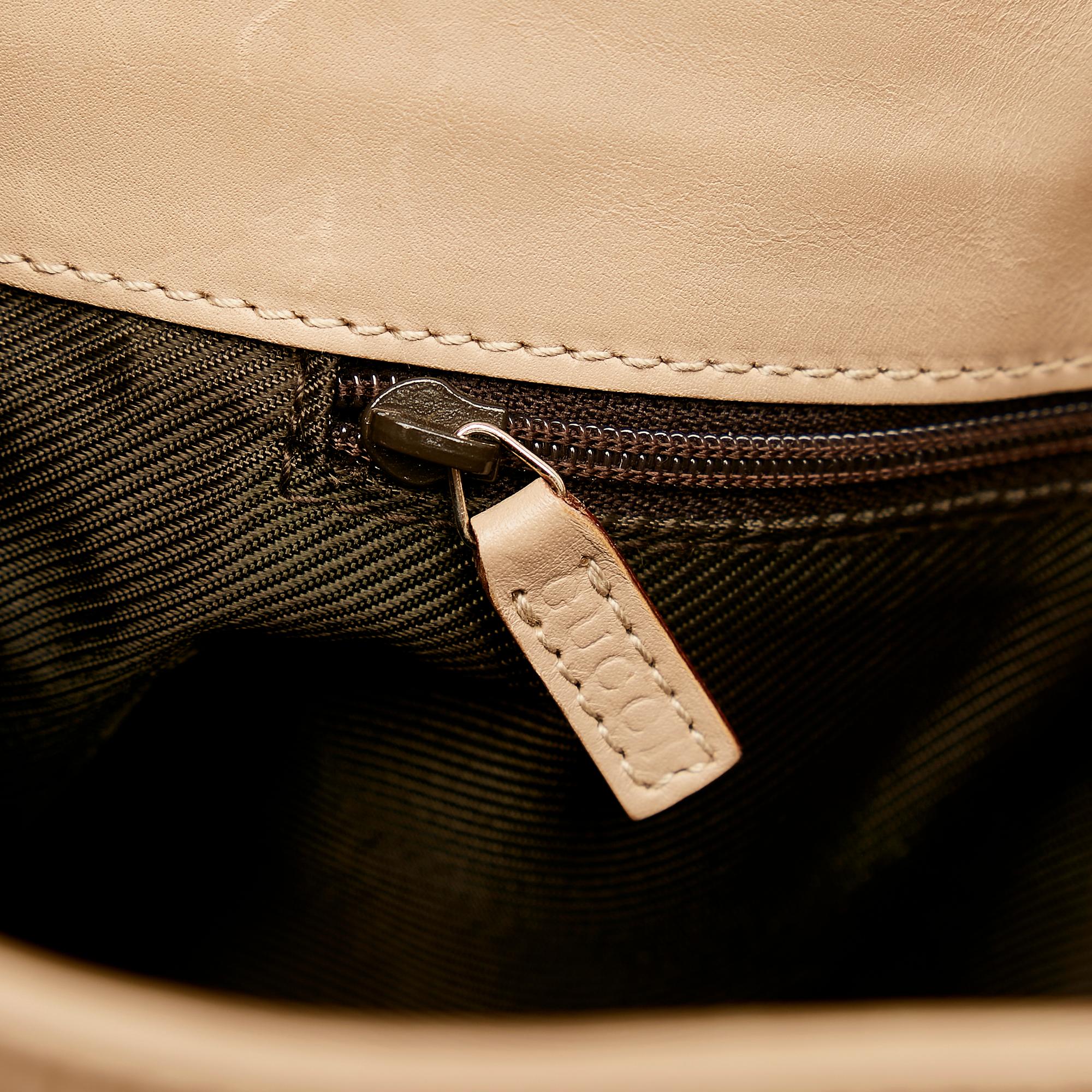 Gucci Gucci Canvas Shoulder Bag (SHG-27266)