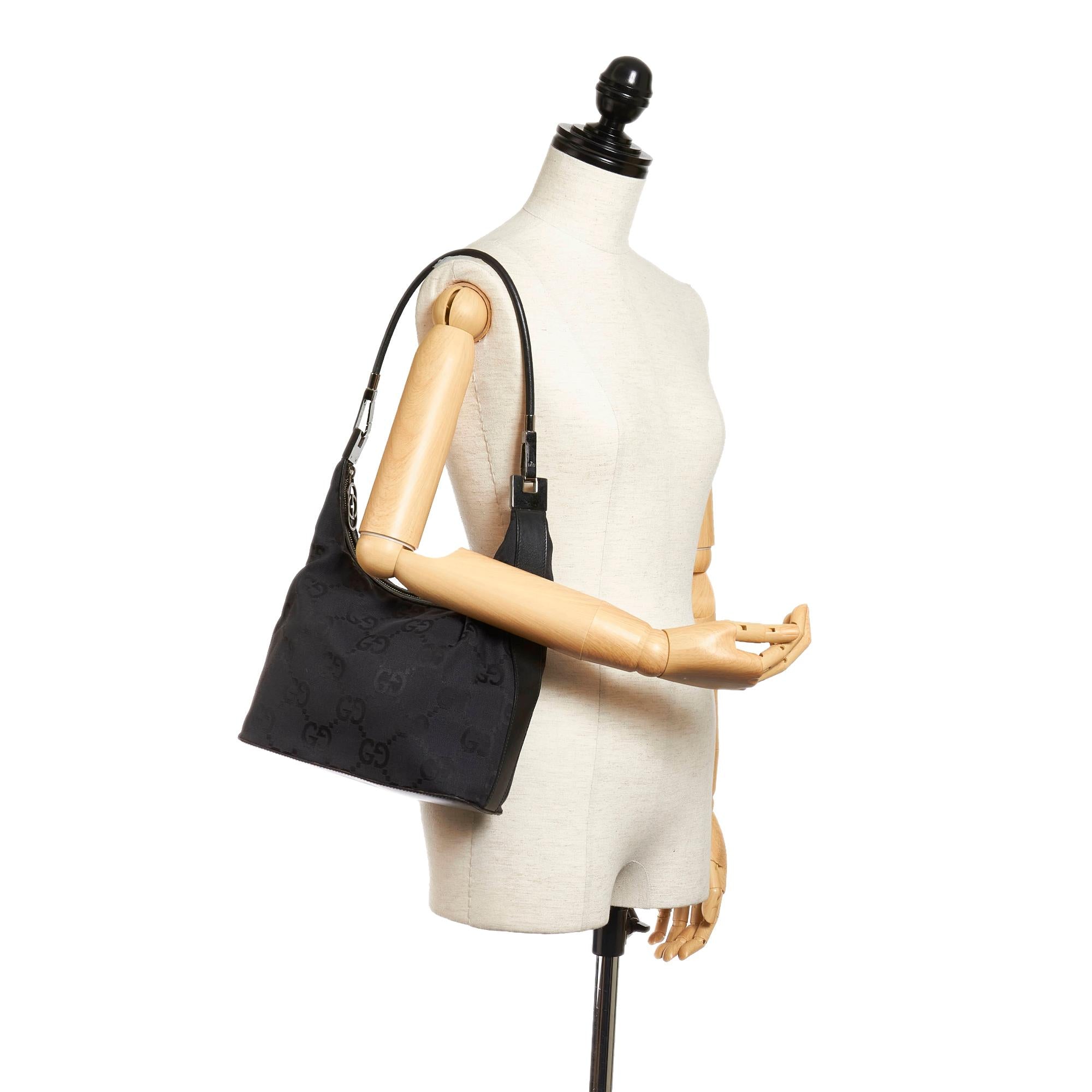 Gucci Gucci Canvas Shoulder Bag (SHG-27719)