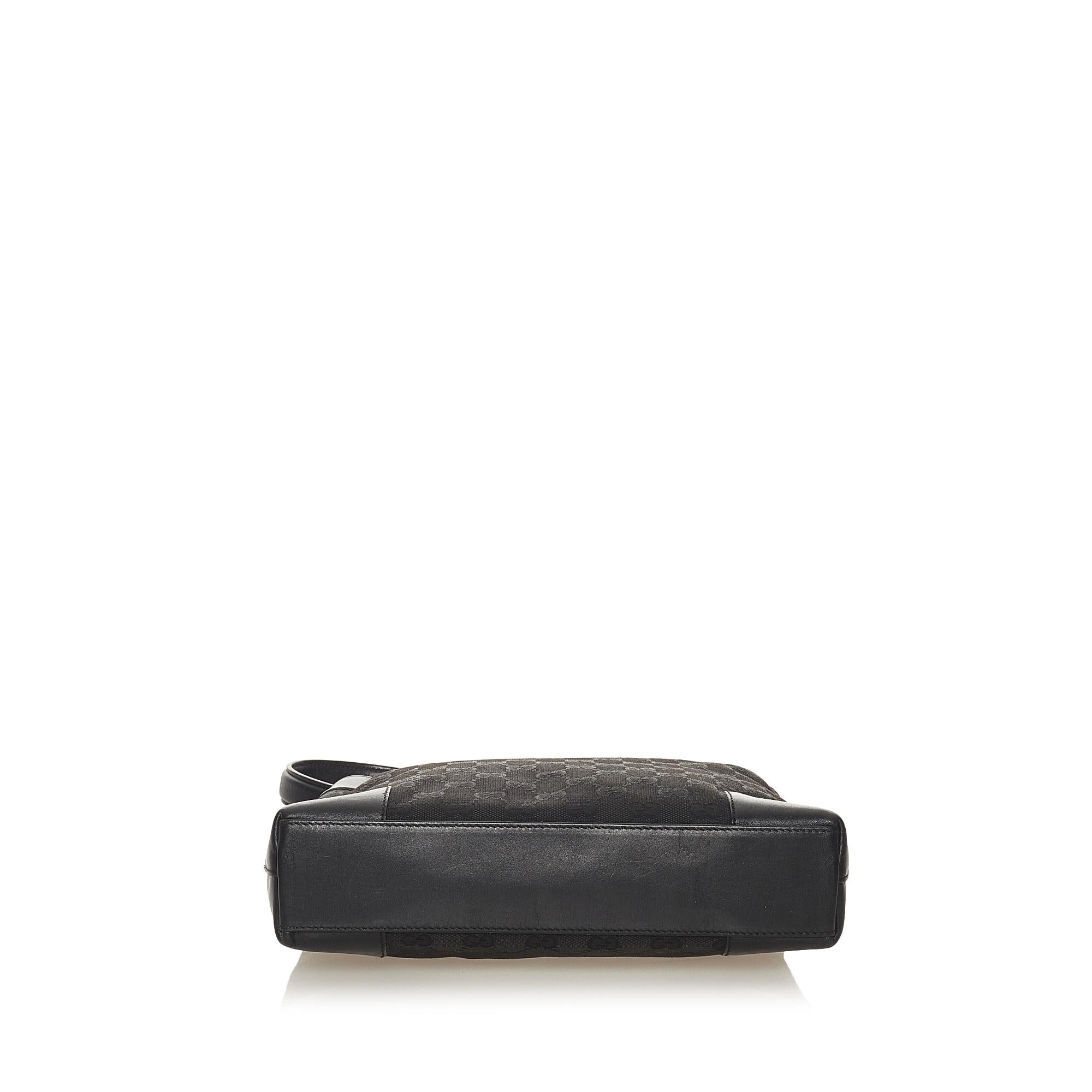 Gucci Gucci Canvas Shoulder Bag (SHG-27890)