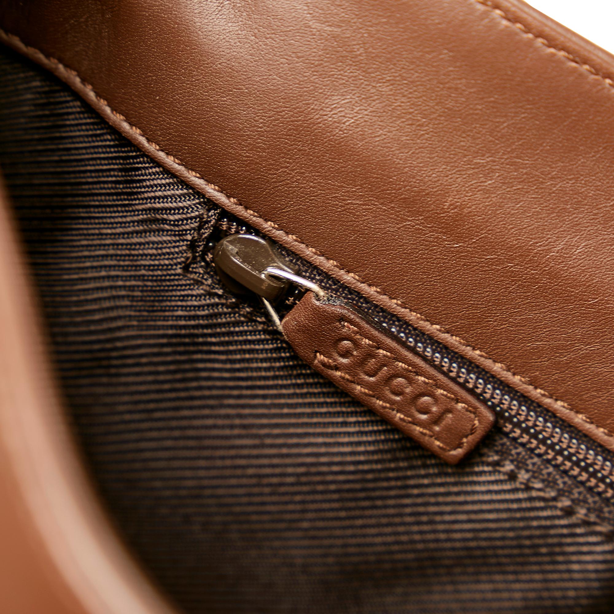 Gucci Gucci Canvas Shoulder Bag (SHG-28956)