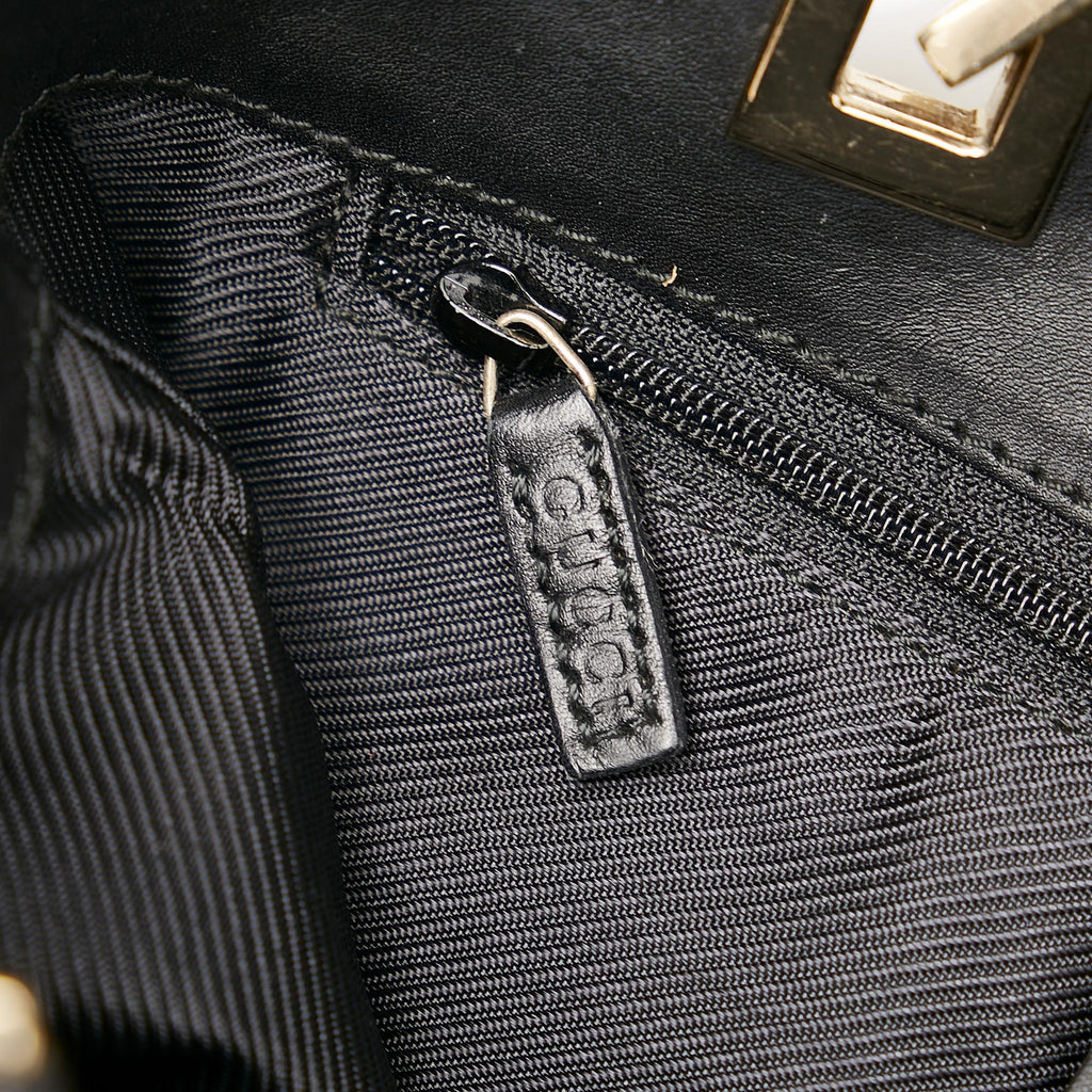 Gucci Gucci Canvas Shoulder Bag (SHG-29000)