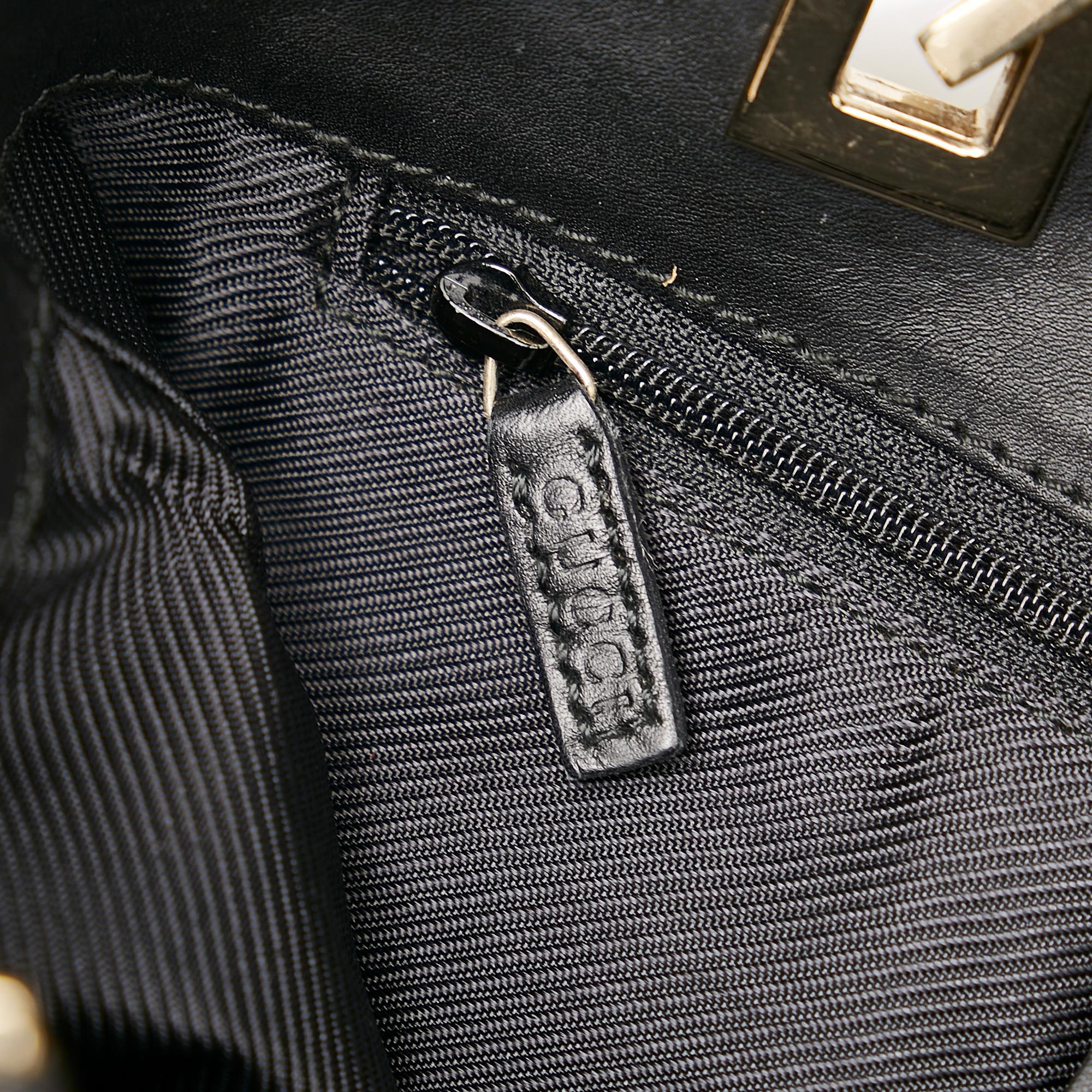 Gucci Gucci Canvas Shoulder Bag (SHG-29000)