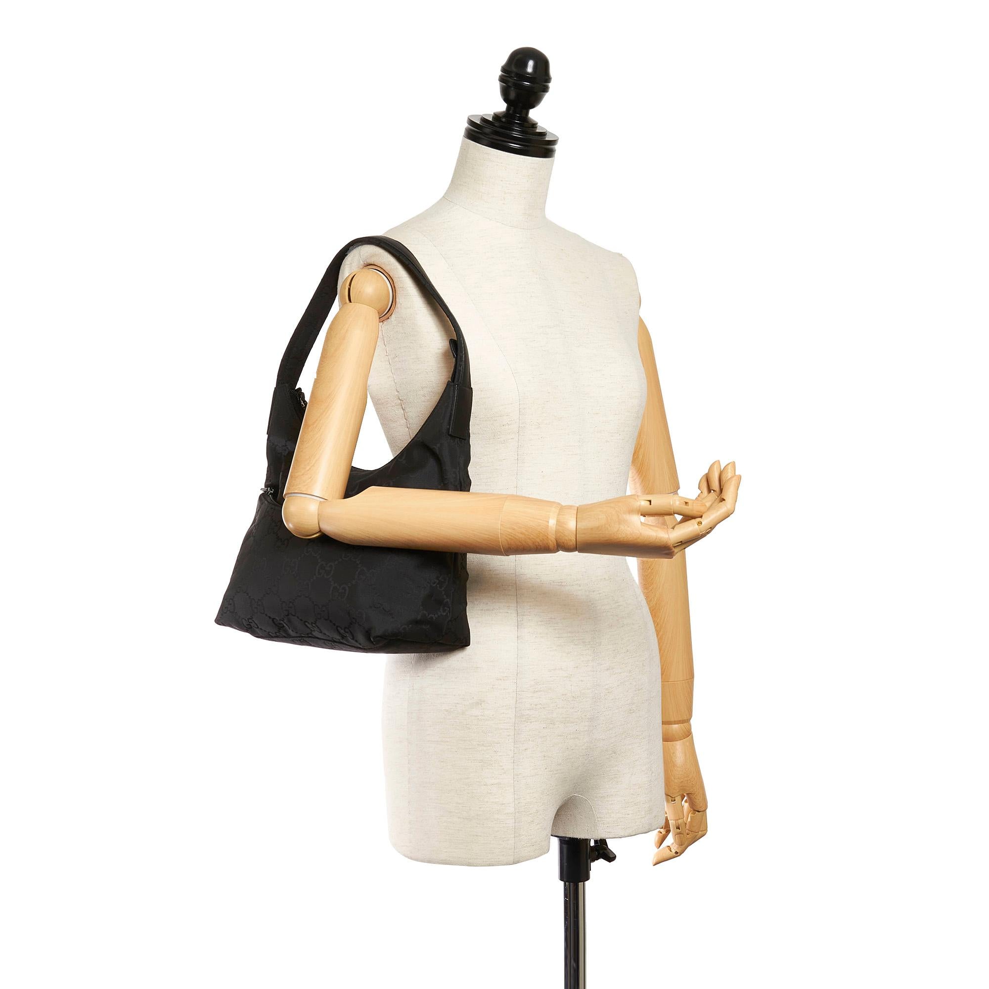 Gucci Gucci Canvas Shoulder Bag (SHG-29163)
