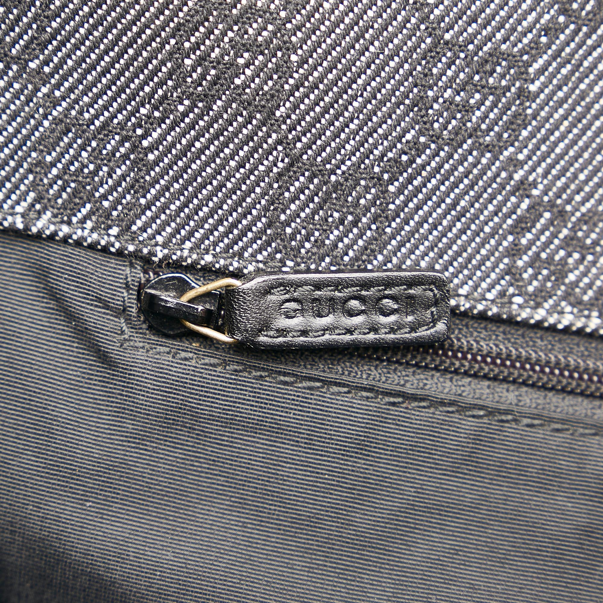 Gucci Gucci Canvas Shoulder Bag (SHG-29172)