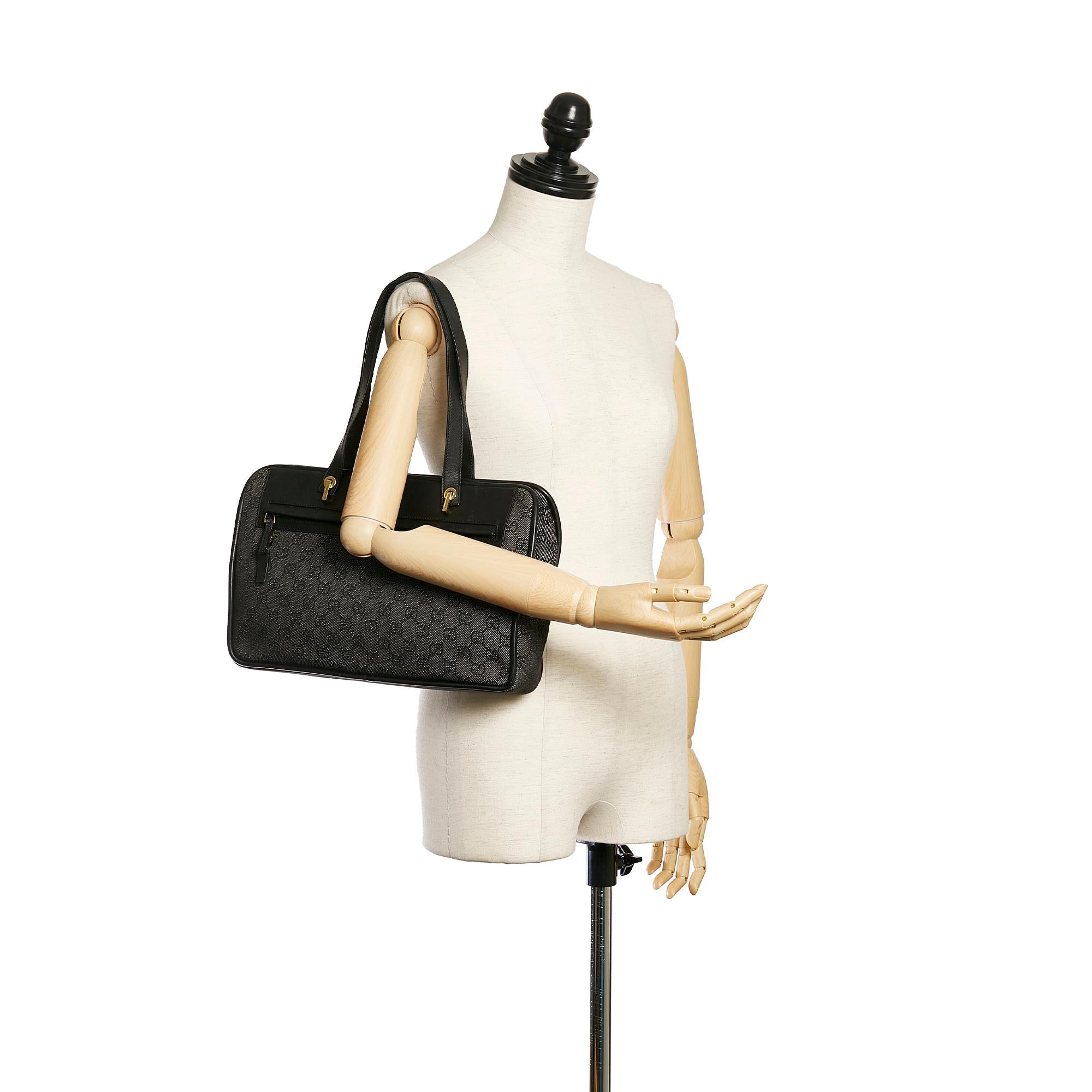 Gucci Gucci Canvas Shoulder Bag (SHG-29172)