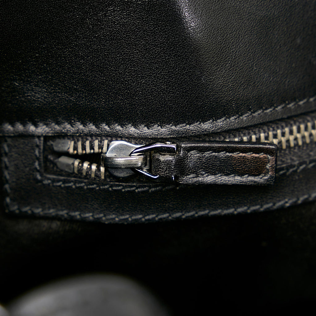 Gucci Gucci Canvas Shoulder Bag (SHG-29965)