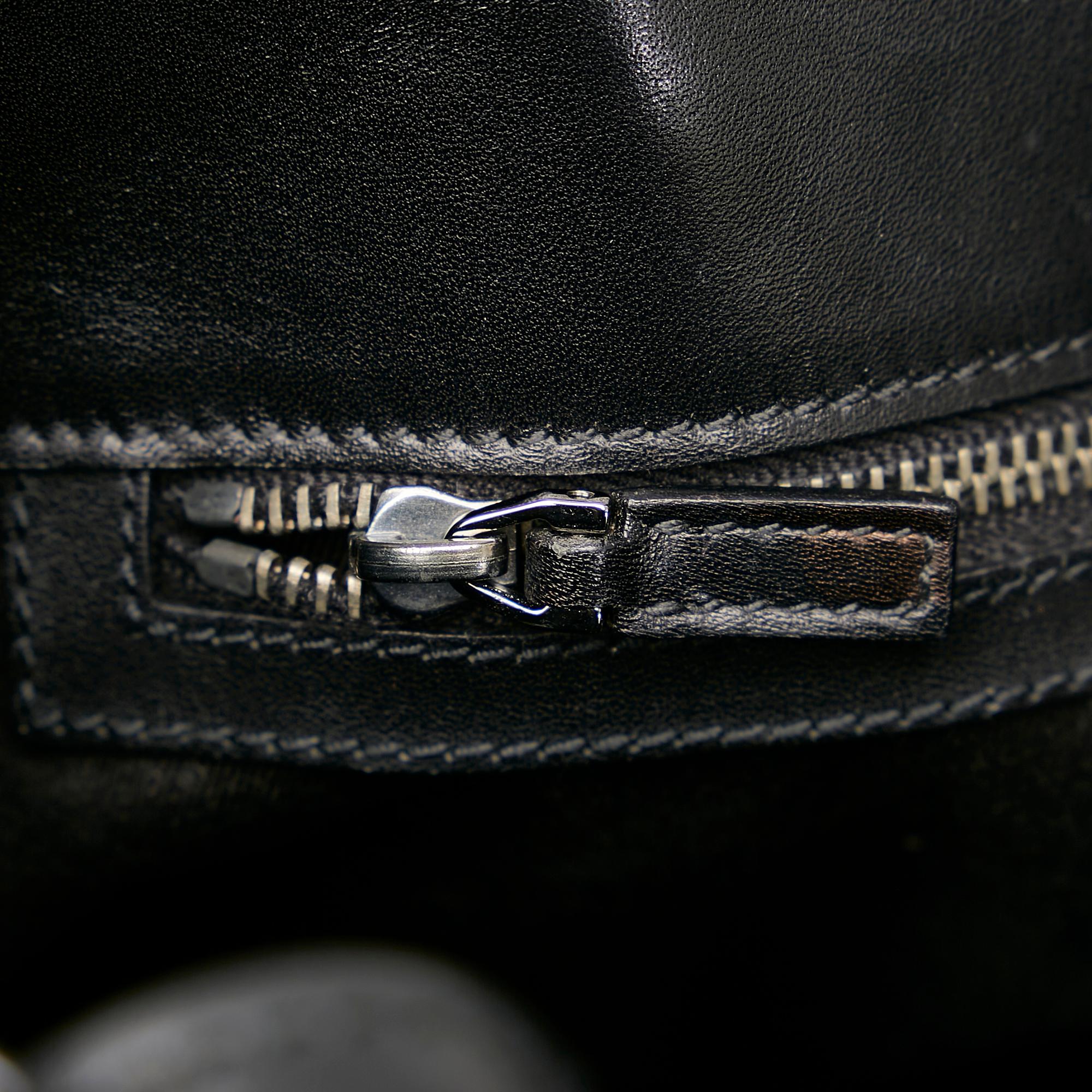 Gucci Gucci Canvas Shoulder Bag (SHG-29965)