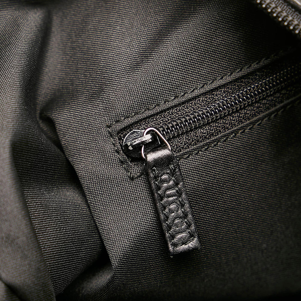Gucci Gucci Canvas Shoulder Bag (SHG-30441)