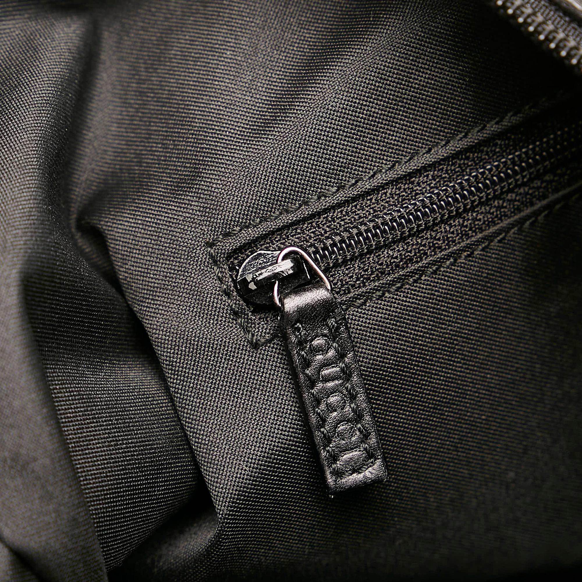 Gucci Gucci Canvas Shoulder Bag (SHG-30441)