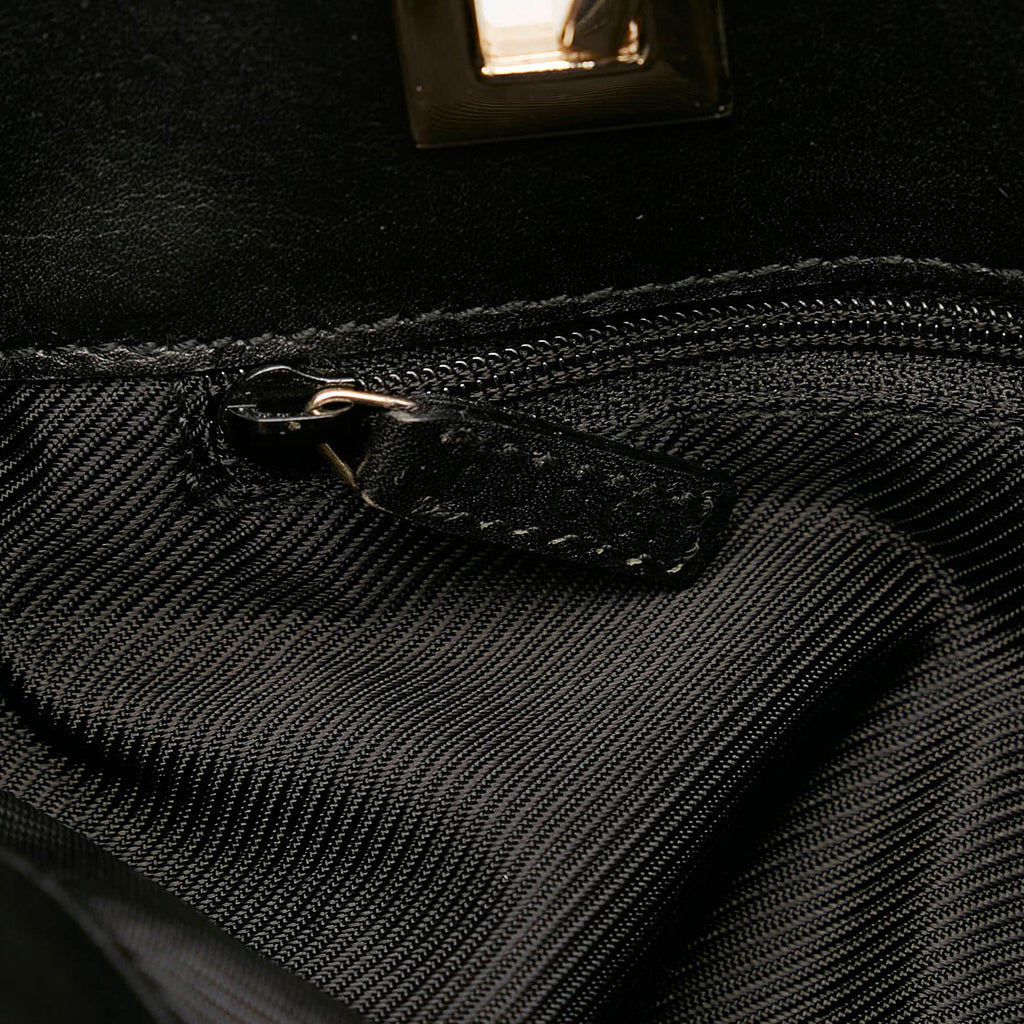 Gucci GG Canvas Shoulder Bag (SHG-31598)