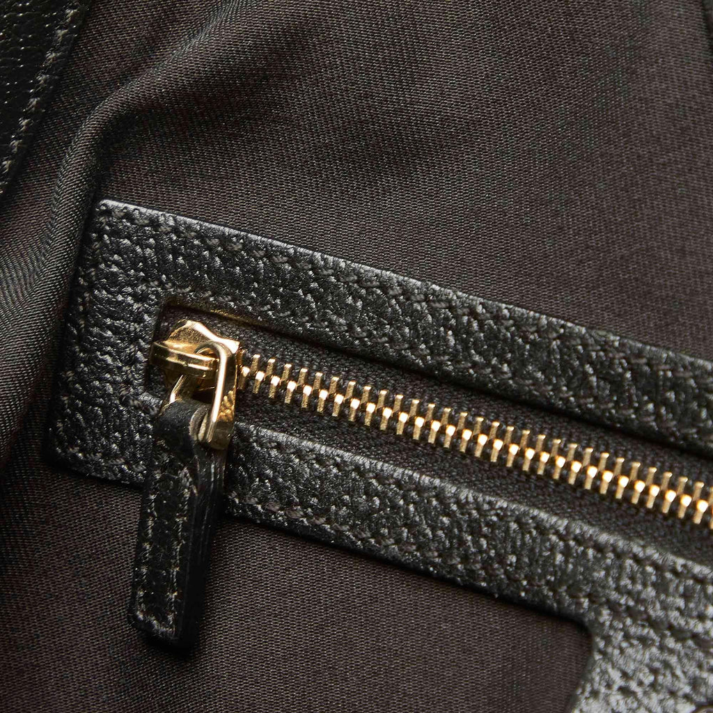 Gucci Gucci Canvas Shoulder Bag (SHG-32366)