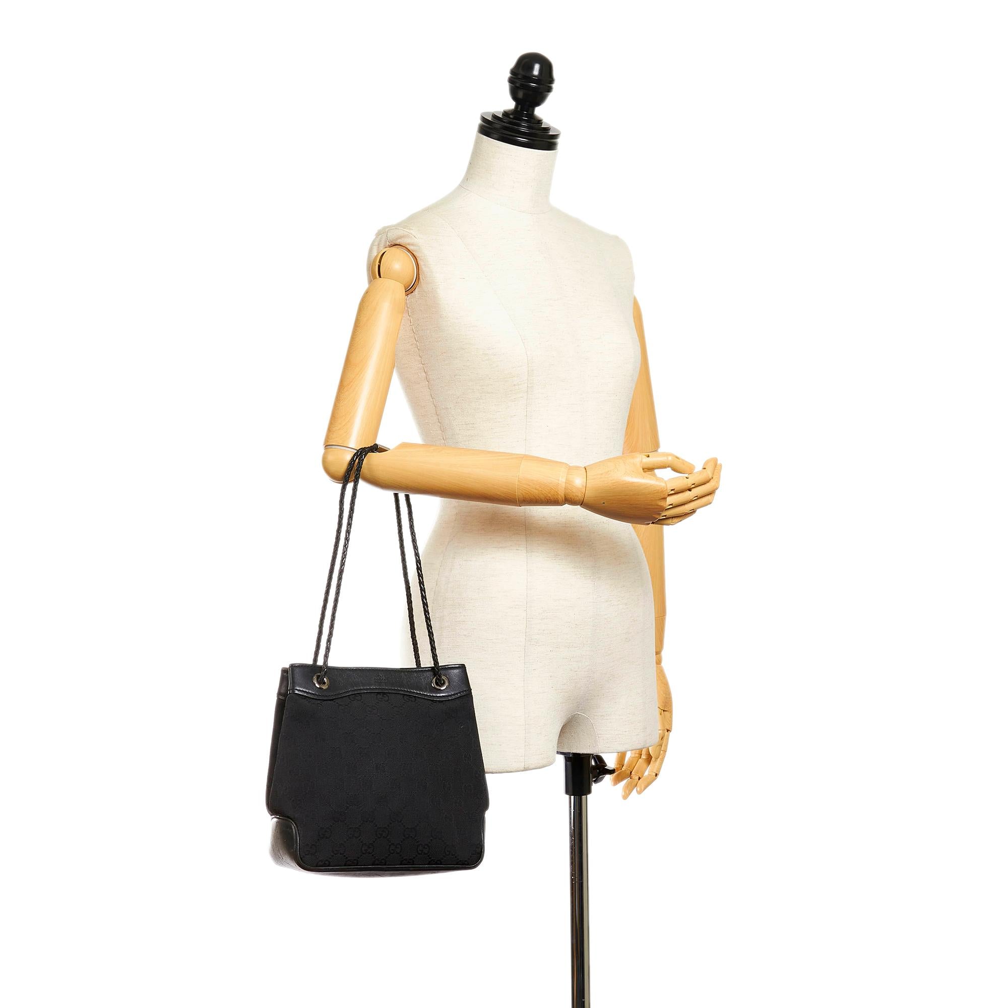 Gucci Gucci Canvas Shoulder Bag (SHG-32798)