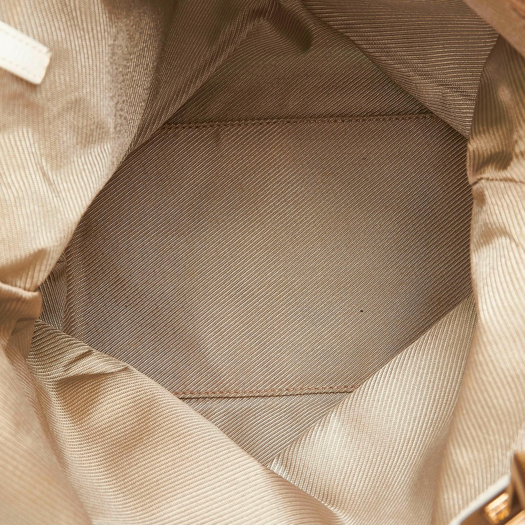 Gucci Gucci Canvas Shoulder Bag (SHG-33008)