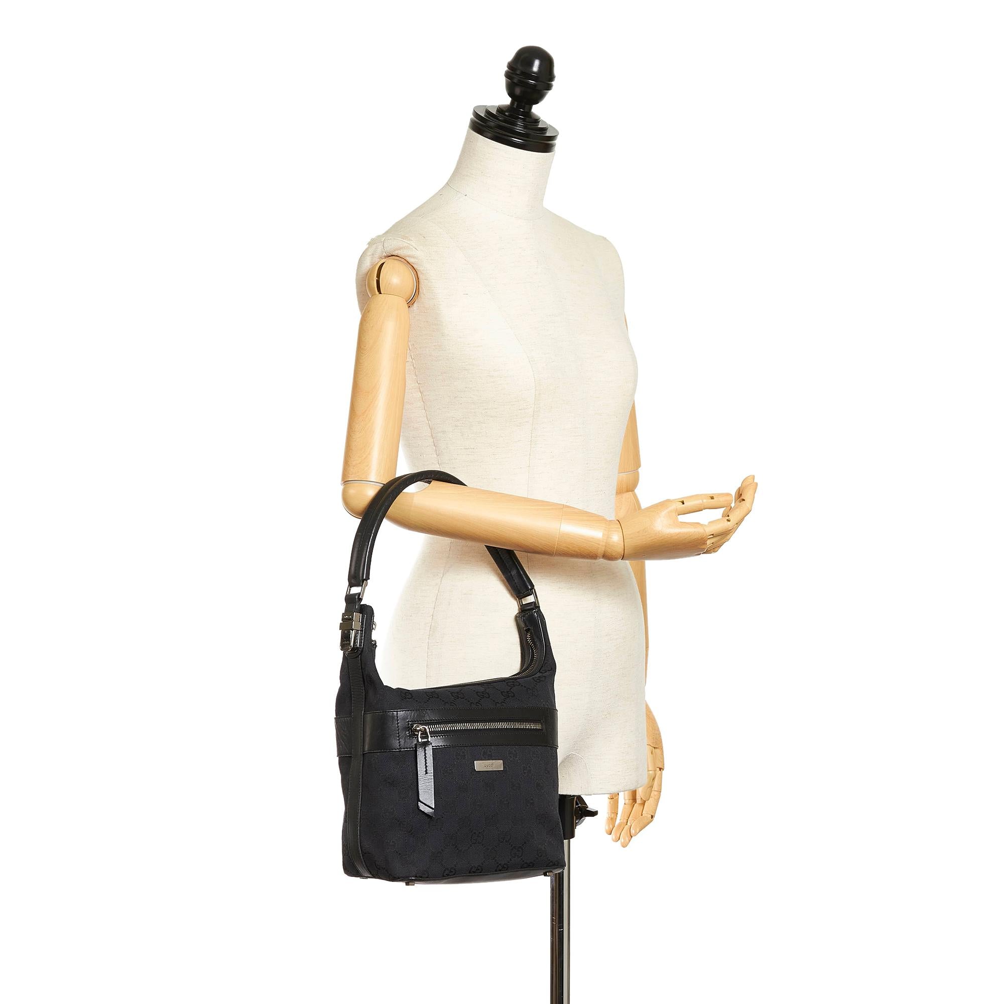 Gucci Gucci Canvas Shoulder Bag (SHG-33181)