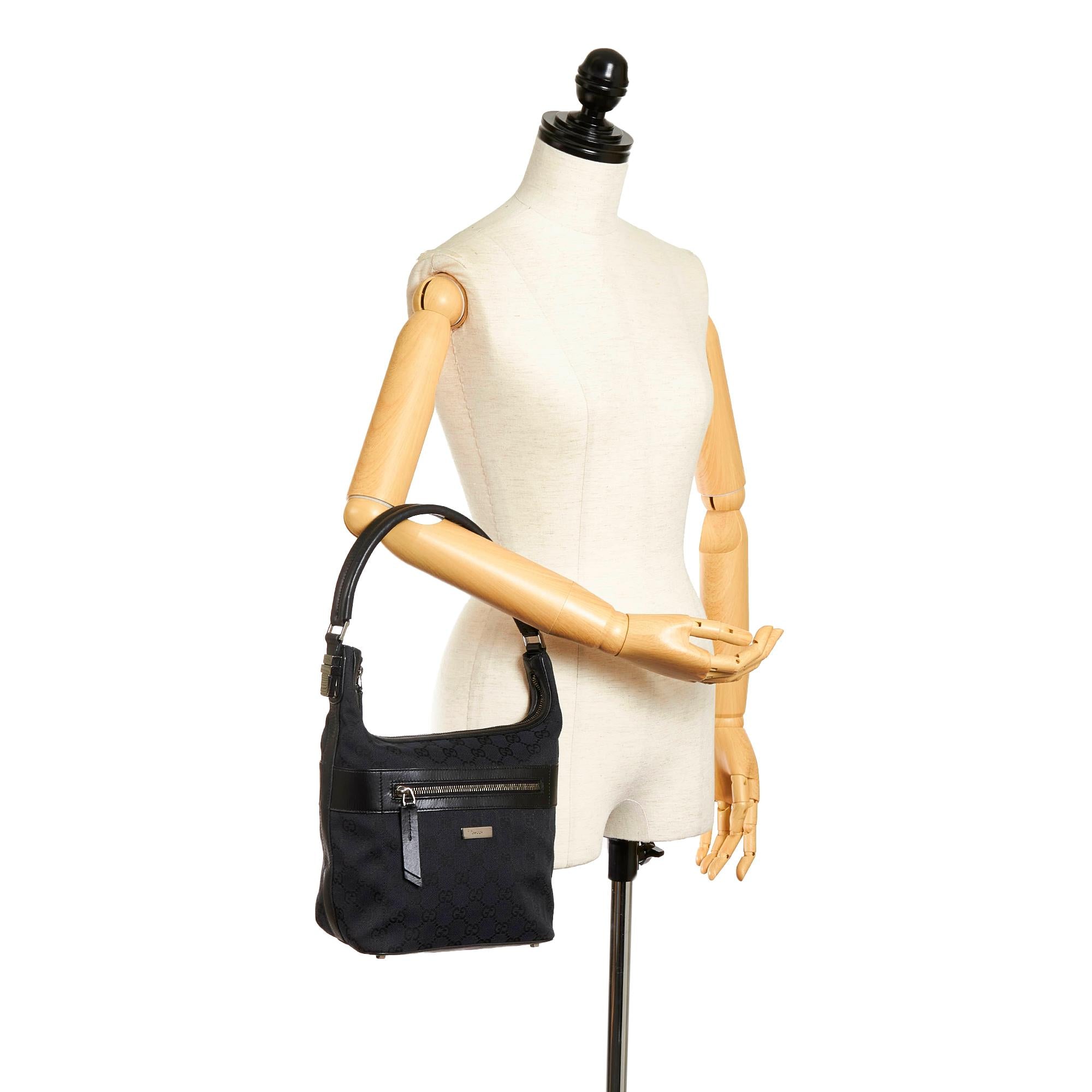 Gucci Gucci Canvas Shoulder Bag (SHG-33221)