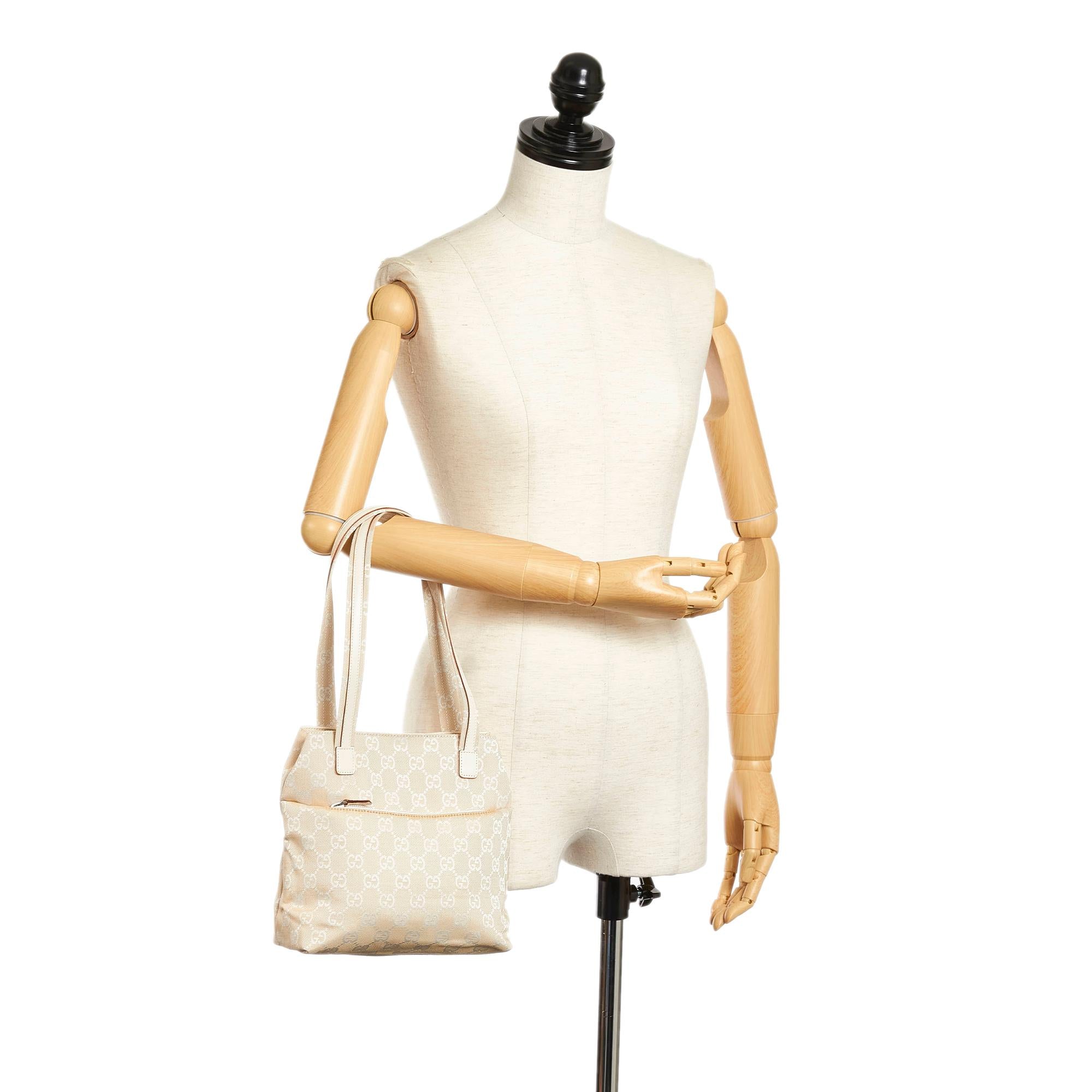 Gucci Gucci Canvas Shoulder Bag (SHG-33282)