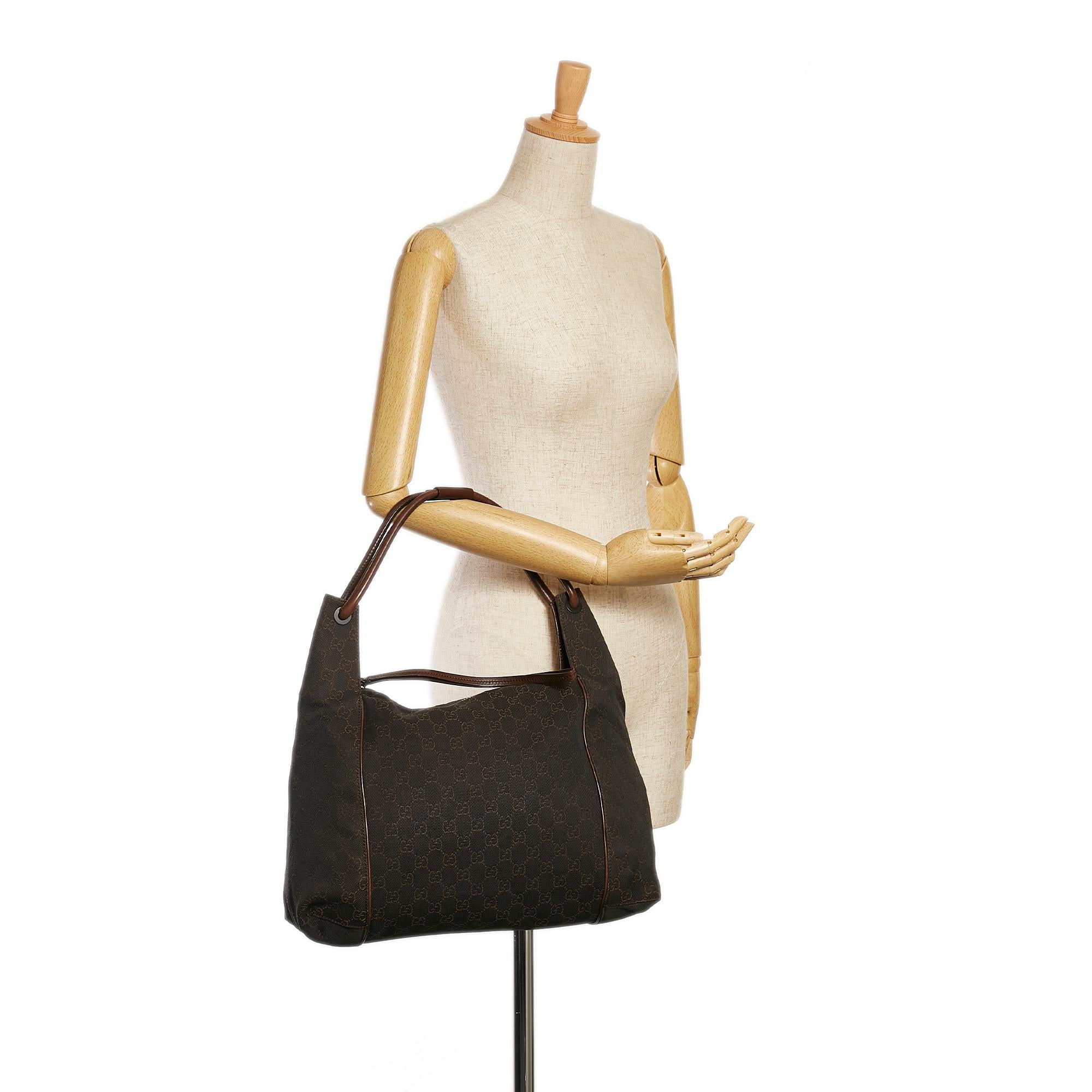 Gucci GG Canvas Shoulder Bag (SHG-35000)