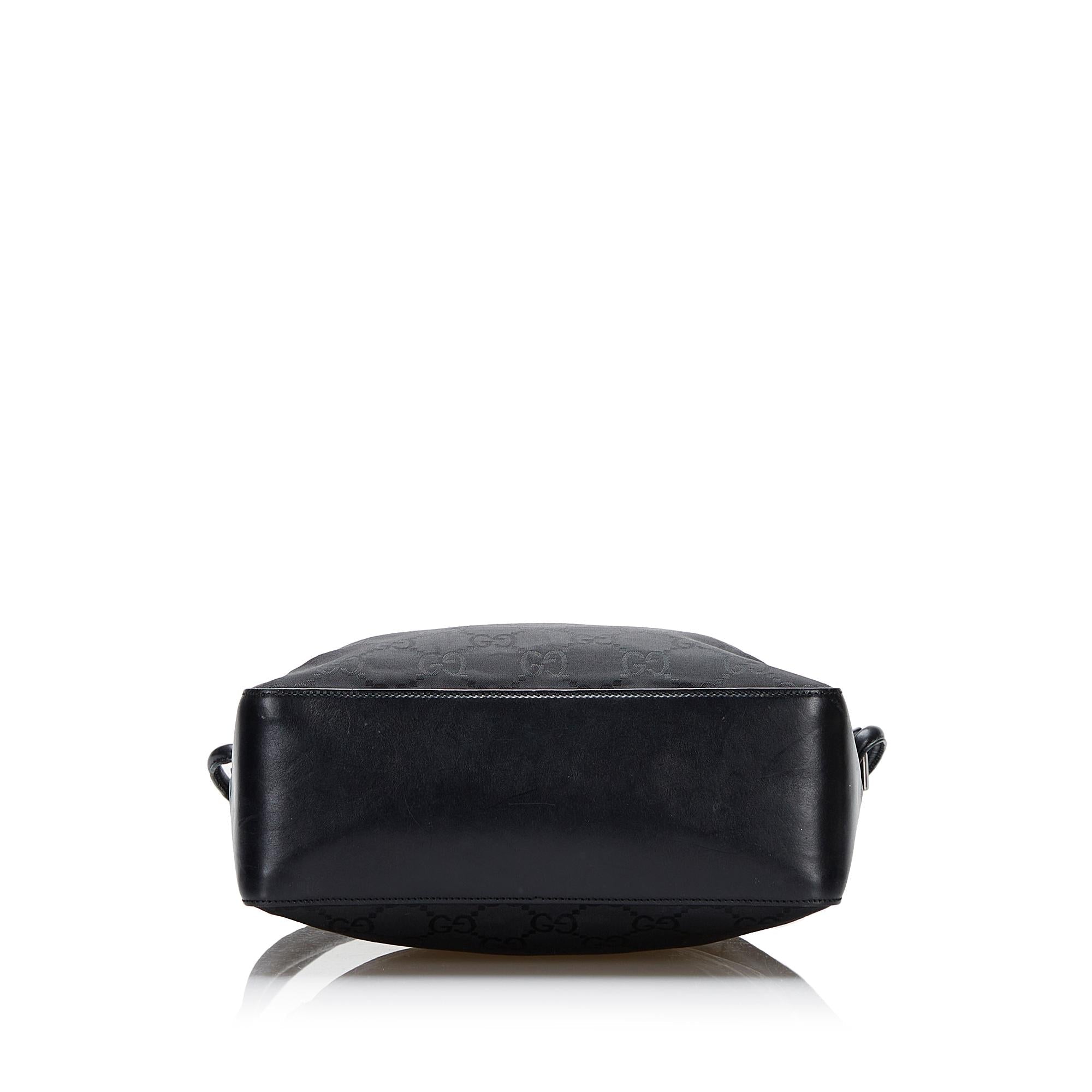 Gucci GG Canvas Shoulder Bag (SHG-dglL5Q)