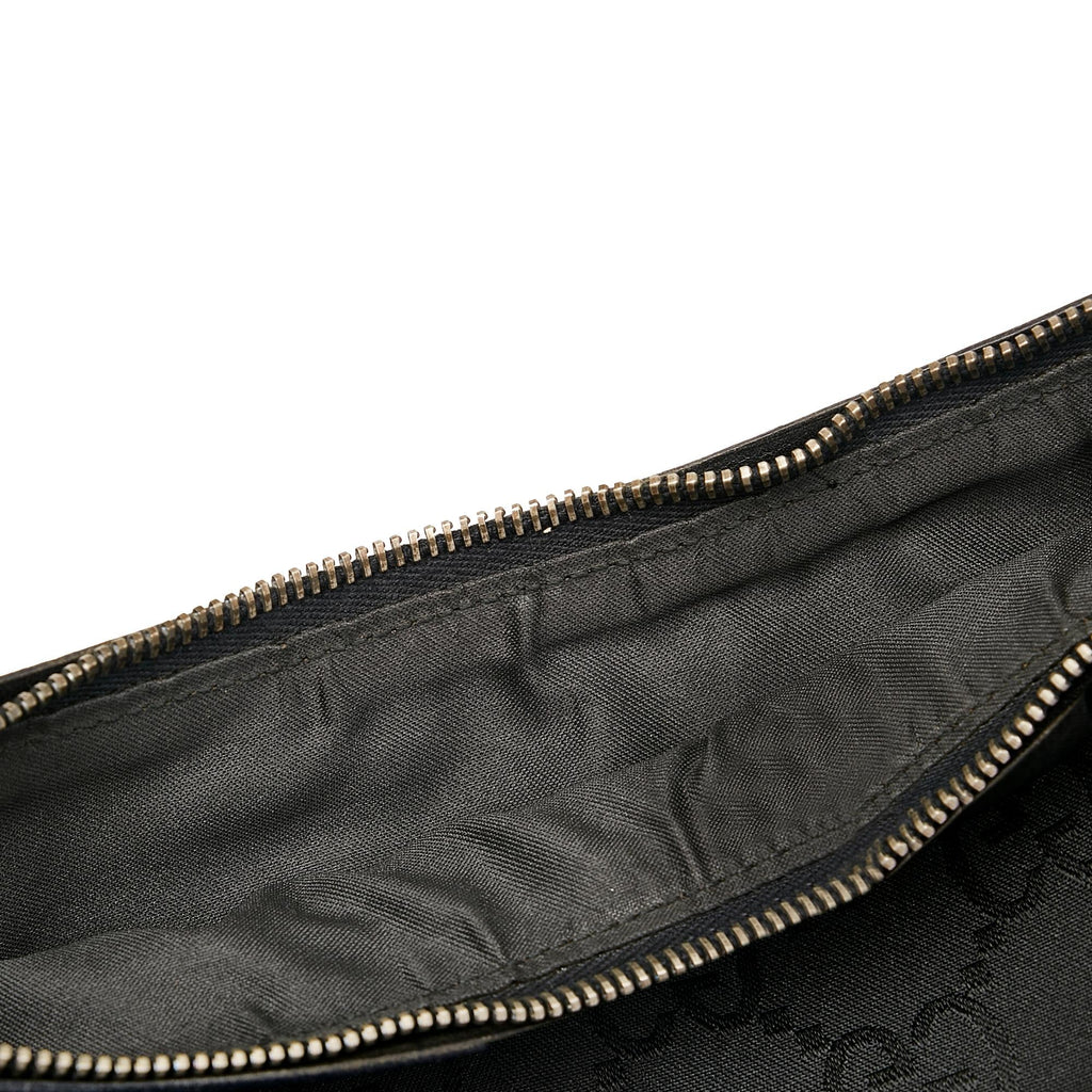 Gucci GG Canvas Shoulder Bag (SHG-dglL5Q)