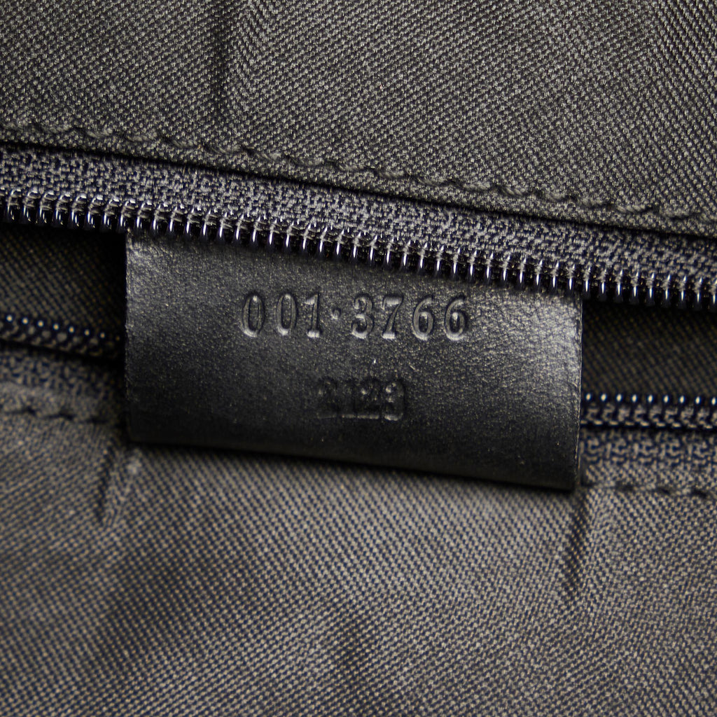 Gucci GG Canvas Shoulder Bag (SHG-kuoaAN)