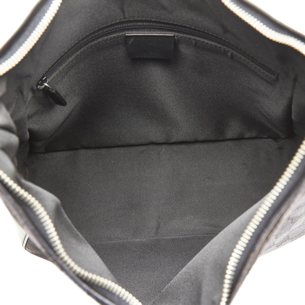 Gucci GG Canvas Shoulder Bag (SHG-kuoaAN)