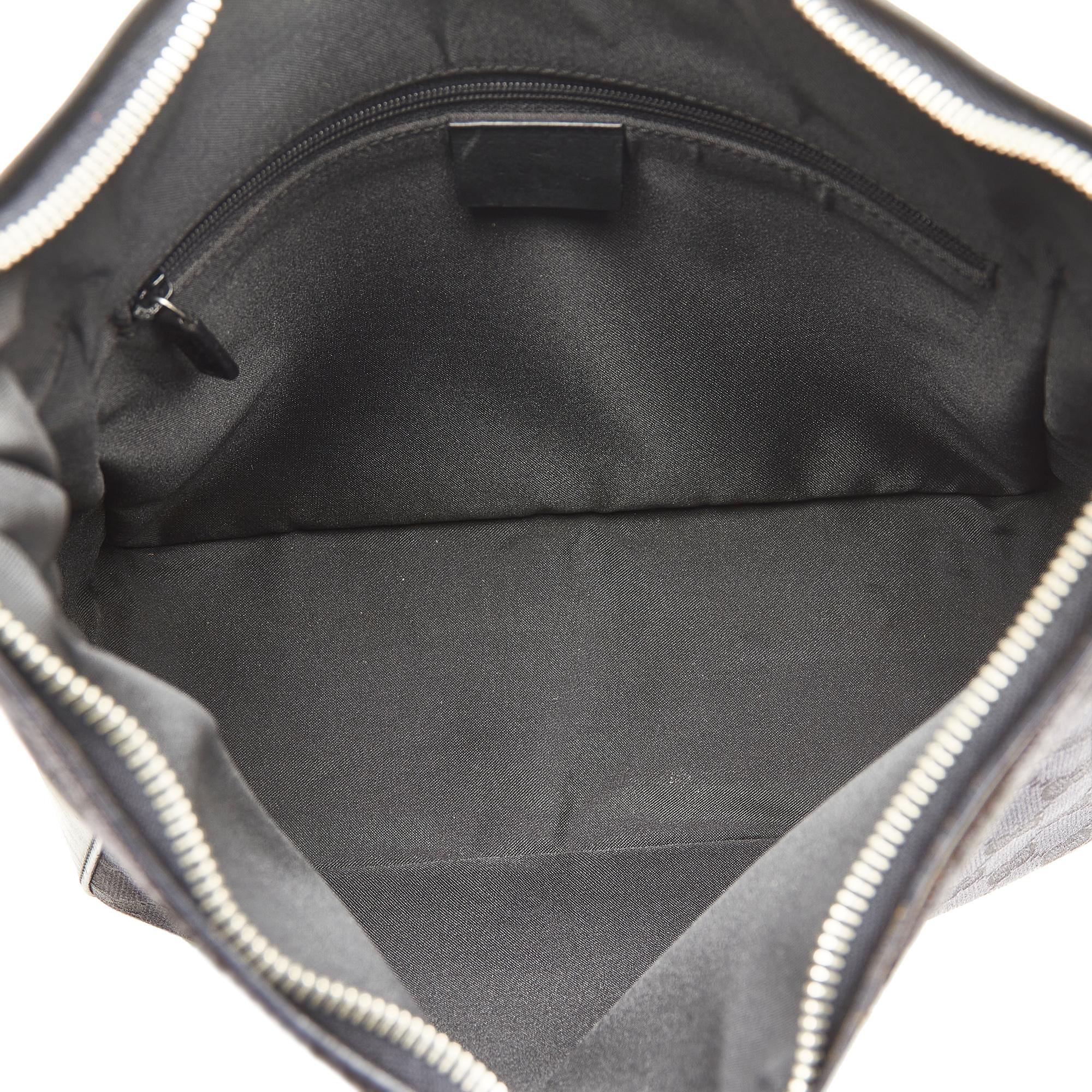 Gucci GG Canvas Shoulder Bag (SHG-kuoaAN)