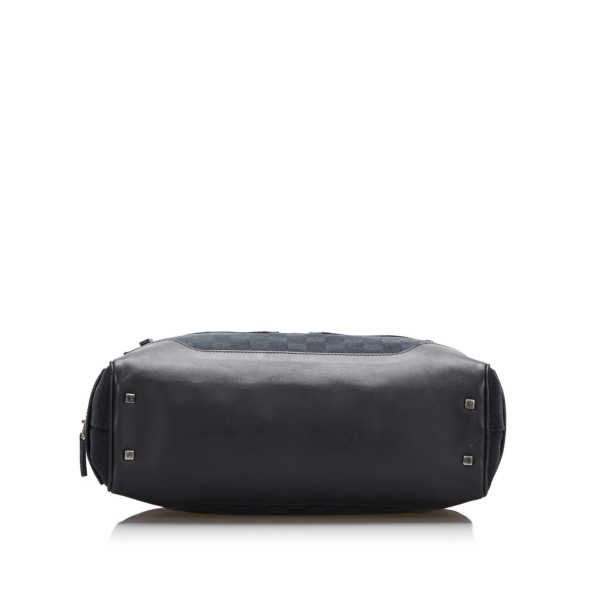 Gucci GG Canvas Shoulder Bag (SHG-TrqM8r)