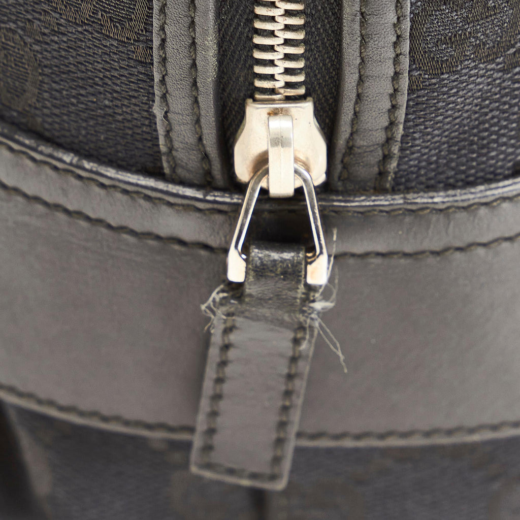 Gucci GG Canvas Shoulder Bag (SHG-TrqM8r)