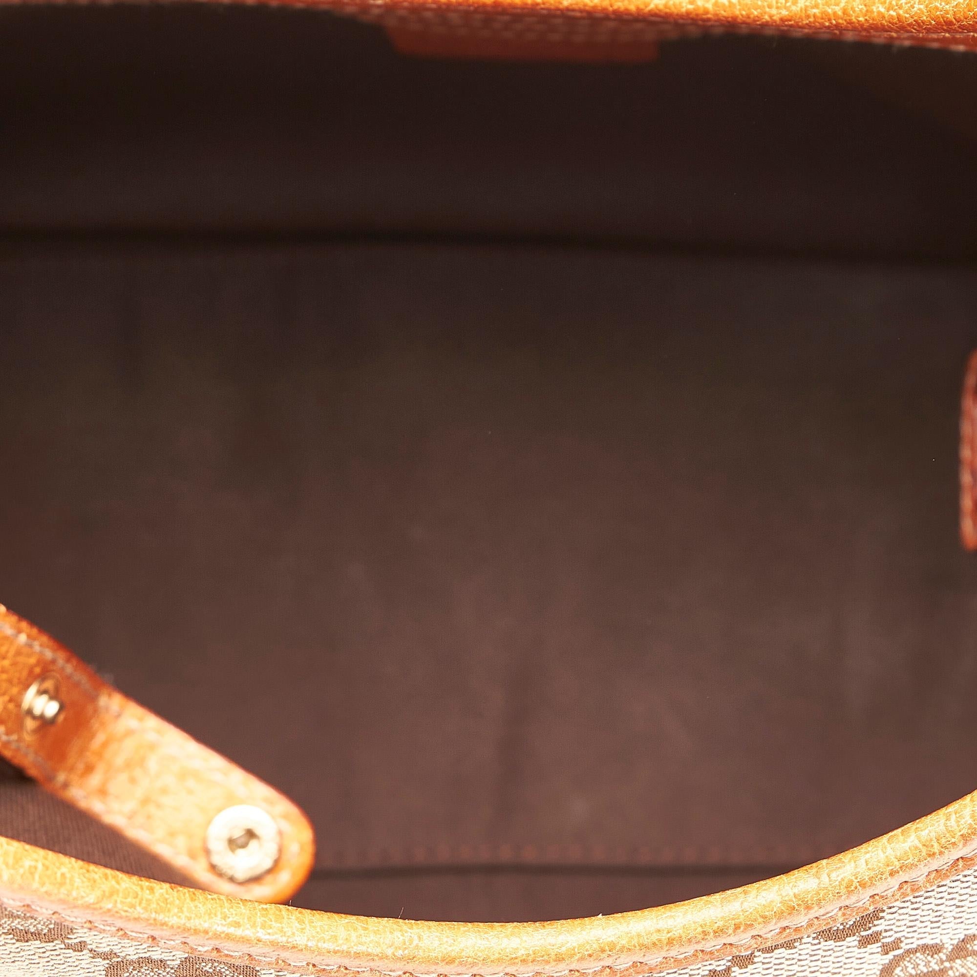 Gucci GG Canvas  Shoulder Bag (SHG-83BnLV)