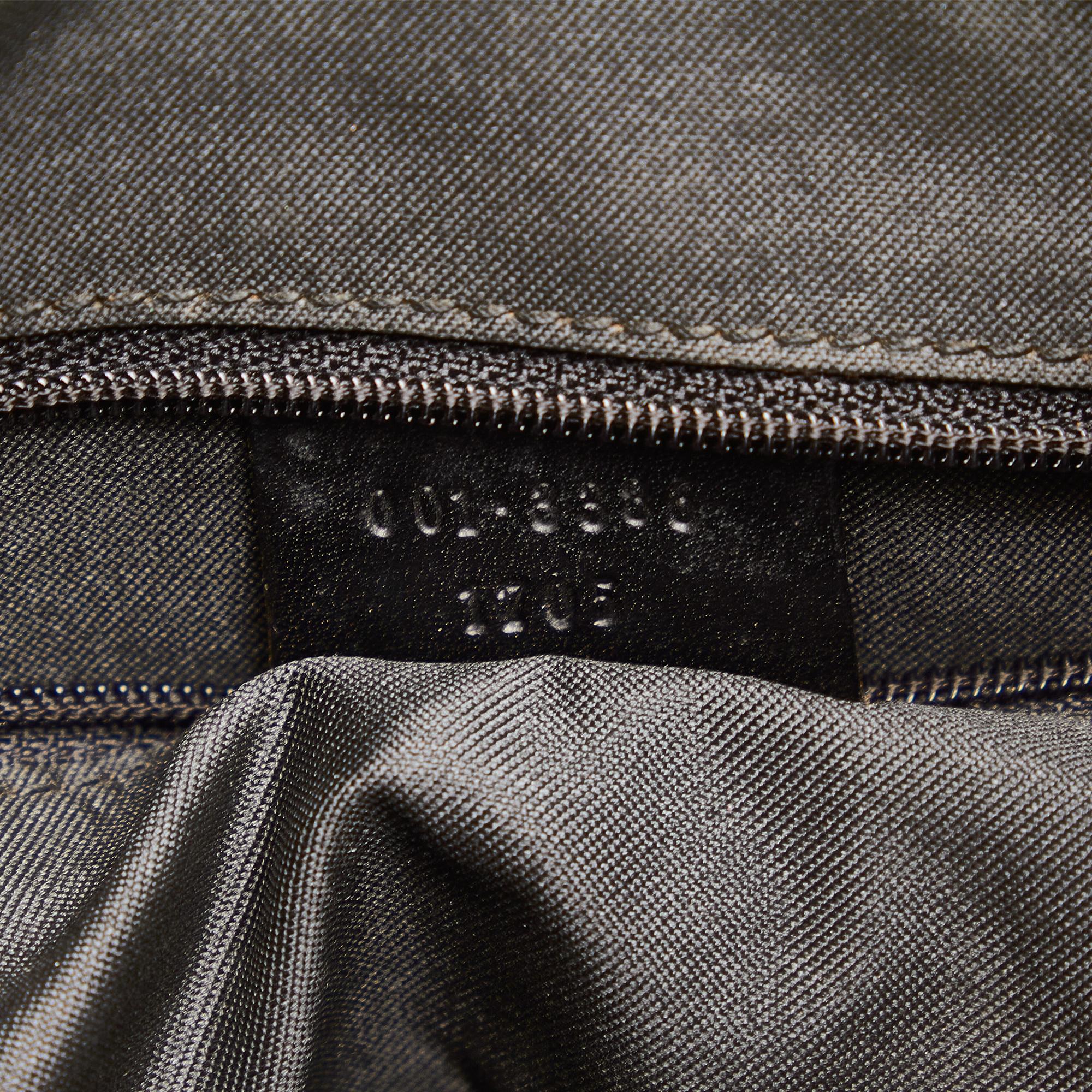 Gucci GG Canvas Shoulder Bag (SHG-B5Viu7)