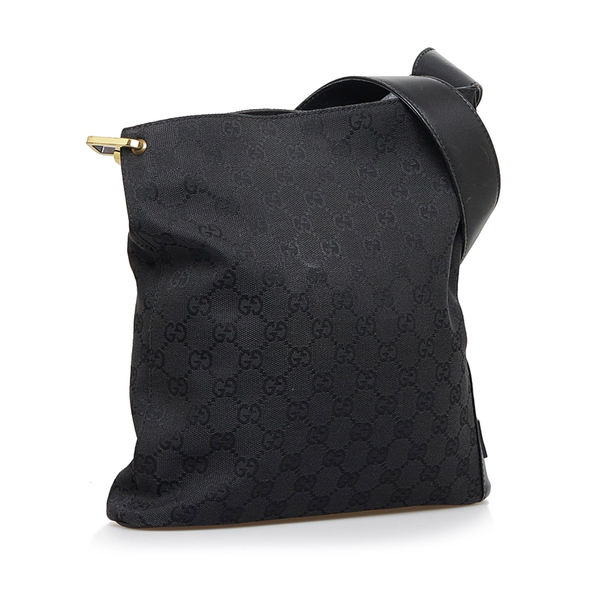 Gucci GG Canvas Shoulder Bag (SHG-BUr688)