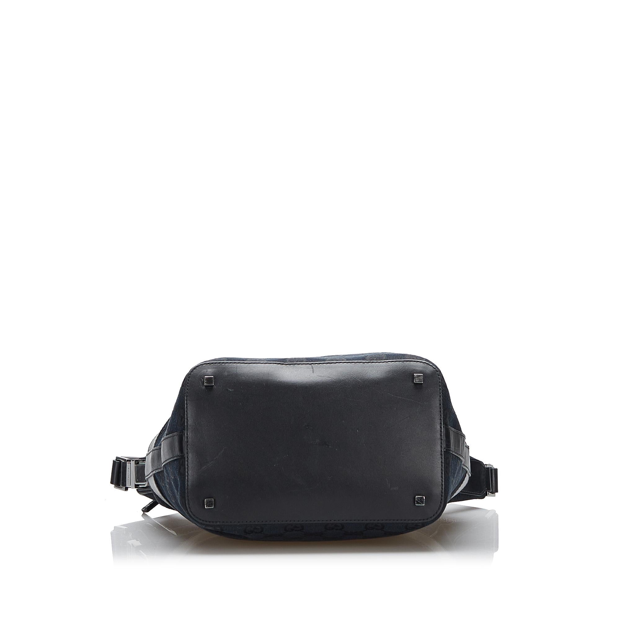 Gucci GG Canvas Shoulder Bag (SHG-jvEw1Q)