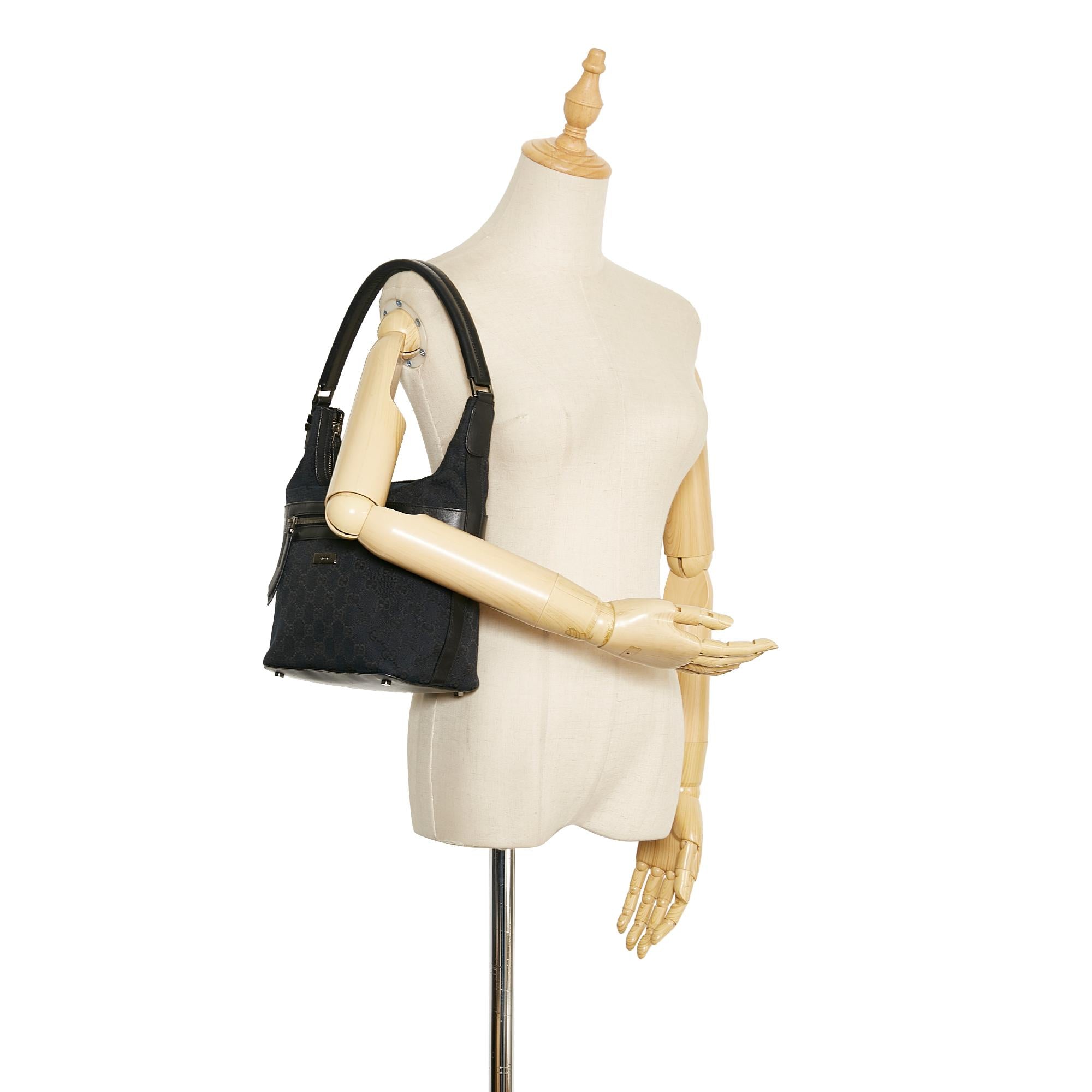 Gucci GG Canvas Shoulder Bag (SHG-jvEw1Q)