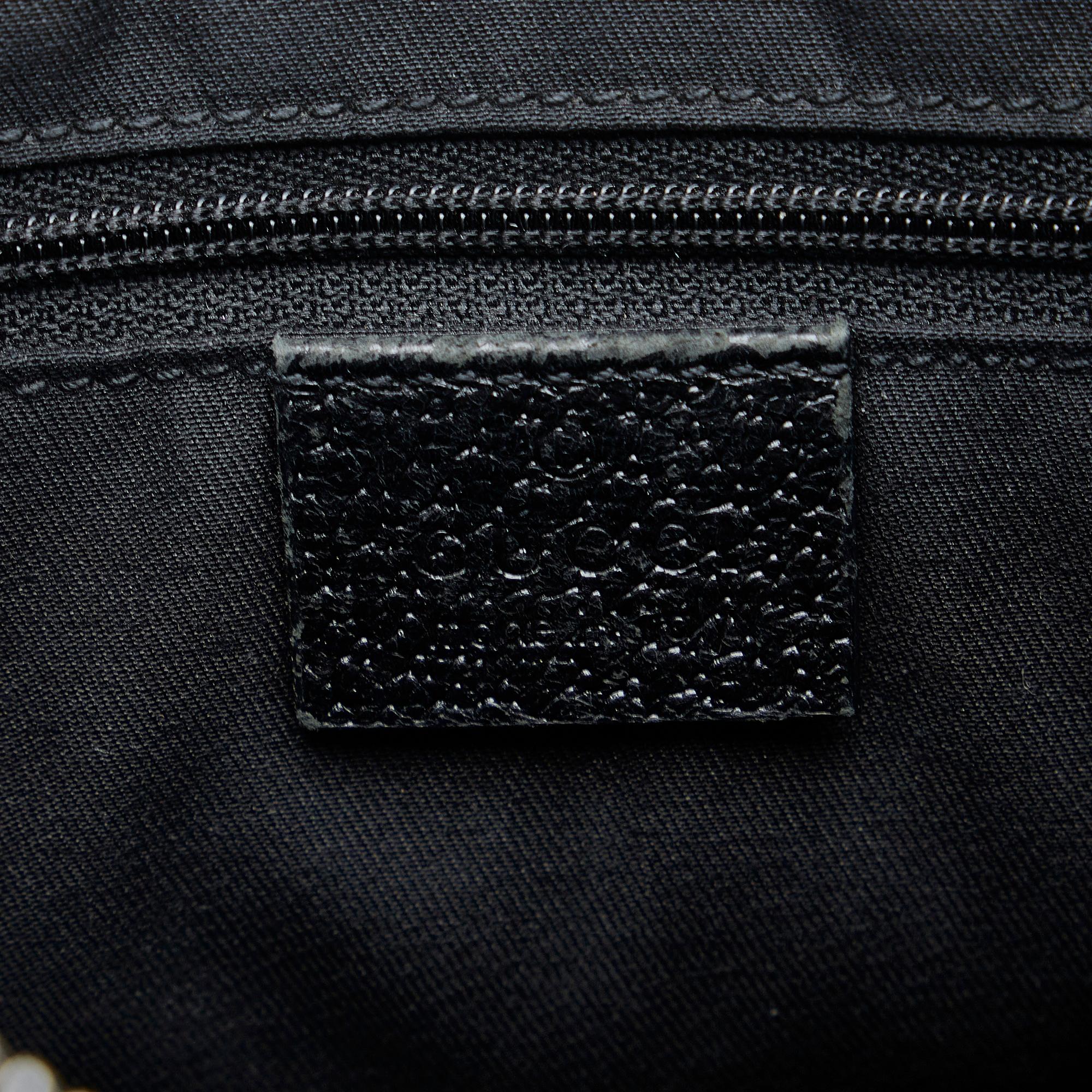 Gucci GG Canvas Shoulder Bag (SHG-txAOOc)