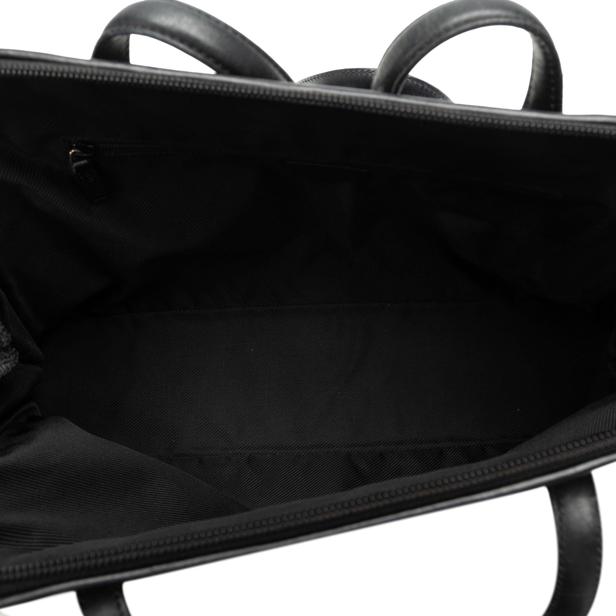 Gucci GG Canvas Shoulder Bag (SHG-MXqSuX)