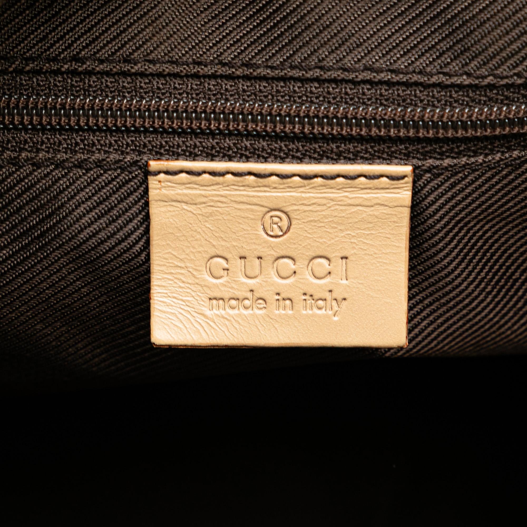 Gucci GG Canvas Shoulder Bag (SHG-SzJcHp)