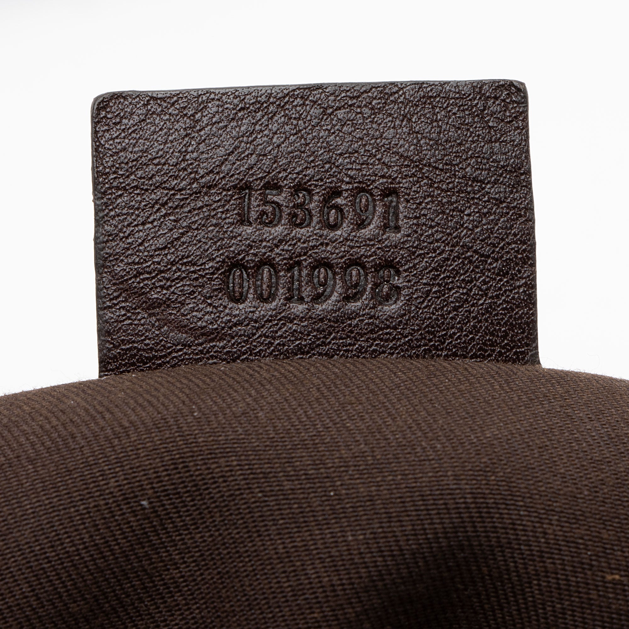 Gucci GG Canvas Studded Pelham Medium MessLBger