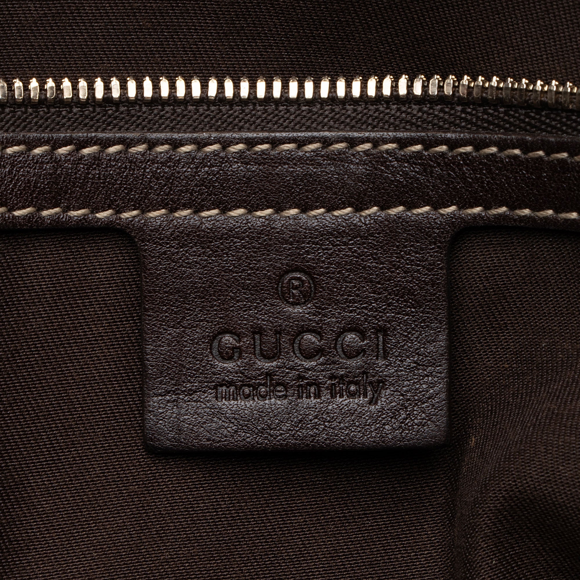 Gucci GG Canvas Studded Pelham Medium MessLBger
