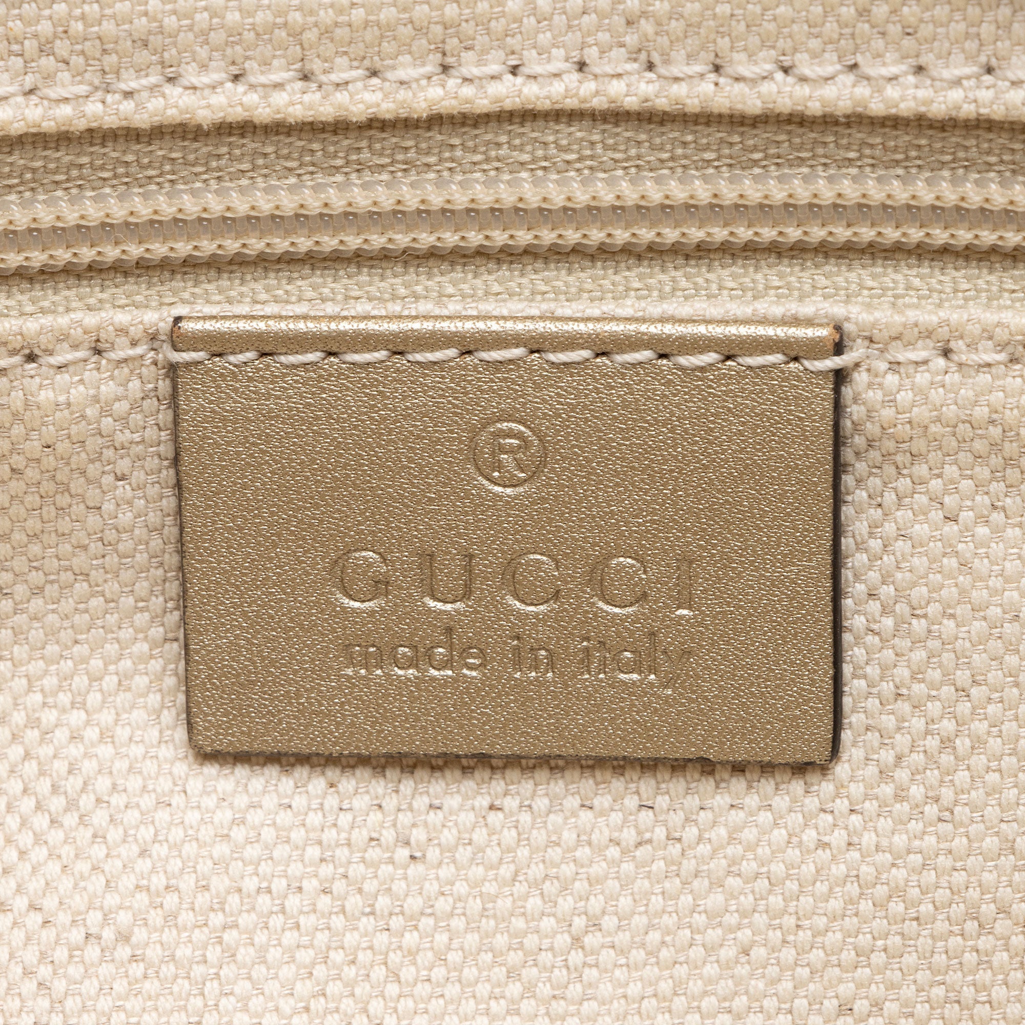 Gucci GG Canvas Sukey MessLBger