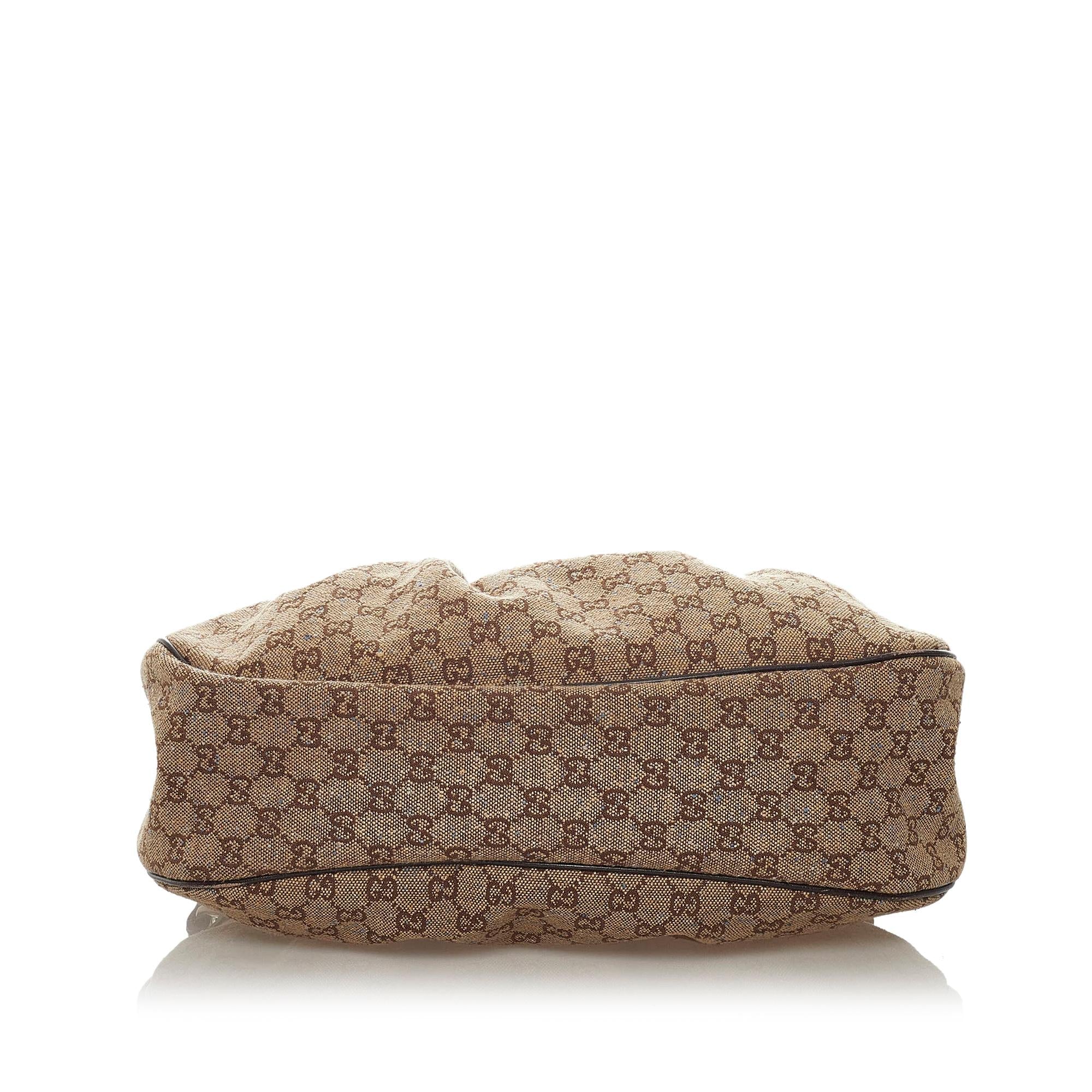 Gucci Gucci Canvas Sukey Shoulder Bag (SHG-28750)