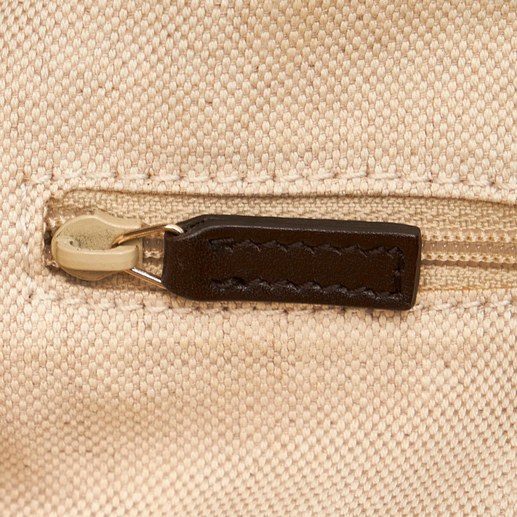 Gucci Gucci Canvas Sukey Shoulder Bag (SHG-28750)