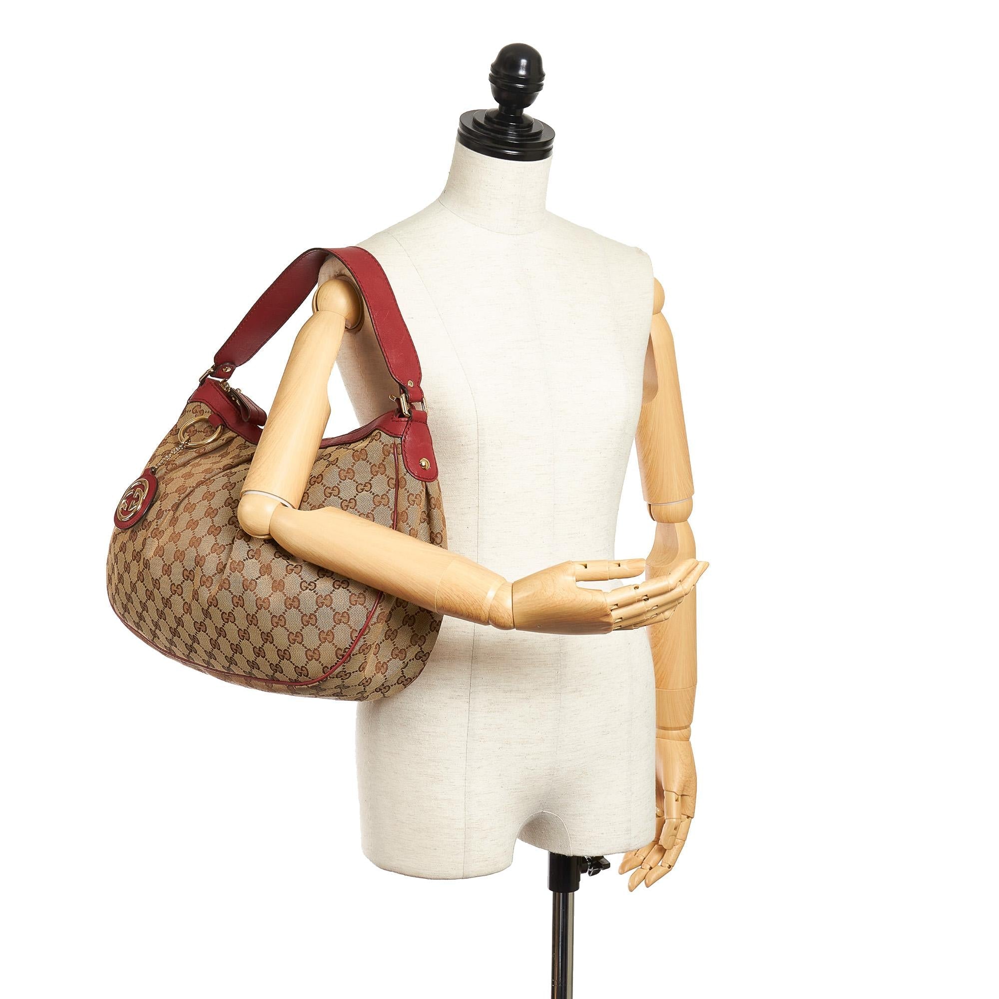 Gucci GG Canvas Sukey Shoulder Bag (SHG-dw2gfY)